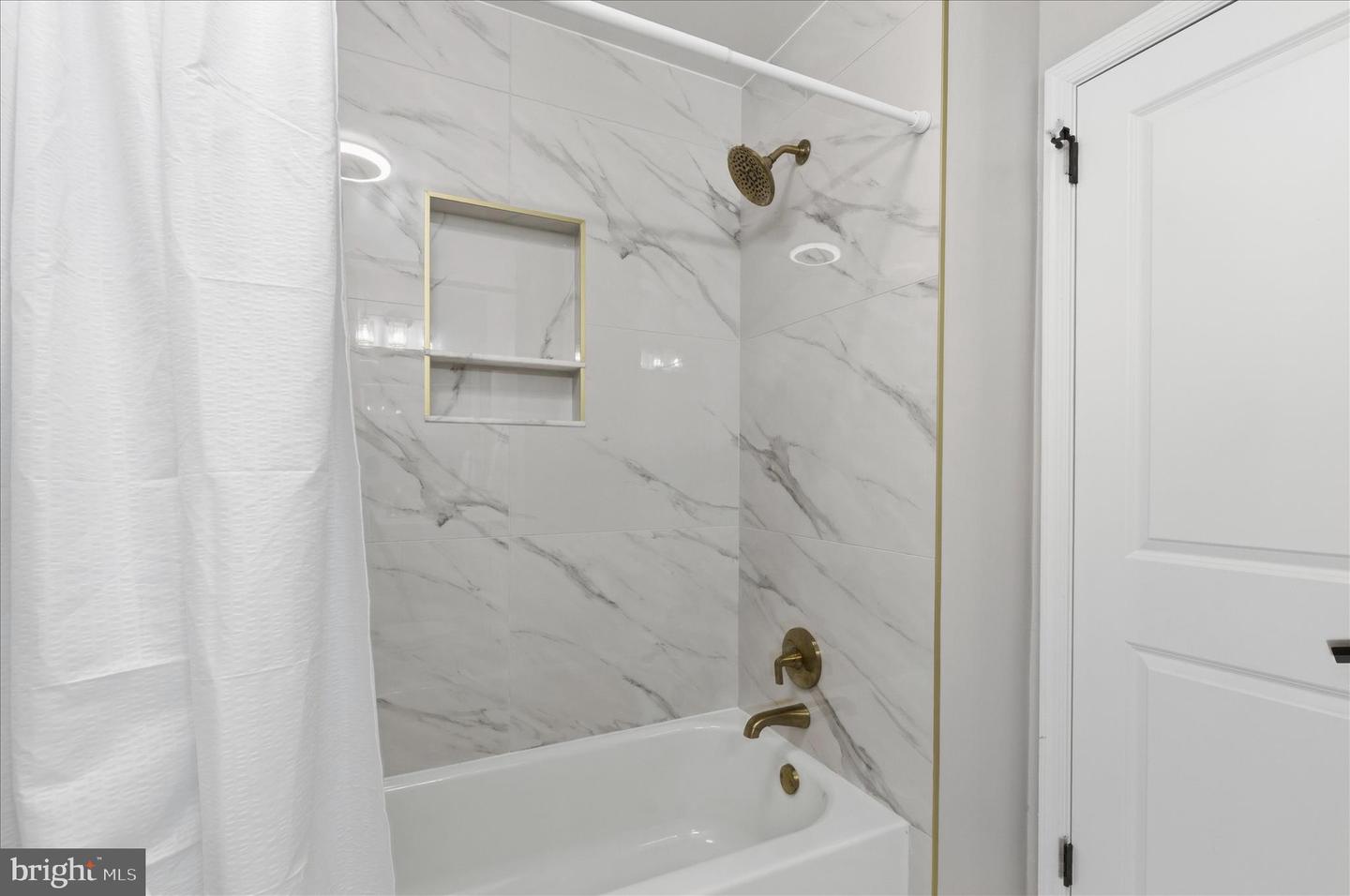 1851 FOXSTONE DR, VIENNA, Virginia 22182, 5 Bedrooms Bedrooms, ,3 BathroomsBathrooms,Residential,For sale,1851 FOXSTONE DR,VAFX2280378 MLS # VAFX2280378