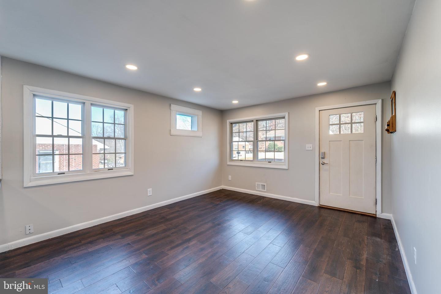 15910 CREST DR, WOODBRIDGE, Virginia 22191, 3 Bedrooms Bedrooms, ,2 BathroomsBathrooms,Residential,For sale,15910 CREST DR,VAPW2108294 MLS # VAPW2108294