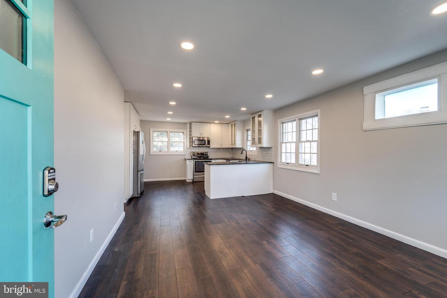 15910 CREST DR, WOODBRIDGE, Virginia 22191, 3 Bedrooms Bedrooms, ,2 BathroomsBathrooms,Residential,For sale,15910 CREST DR,VAPW2108294 MLS # VAPW2108294