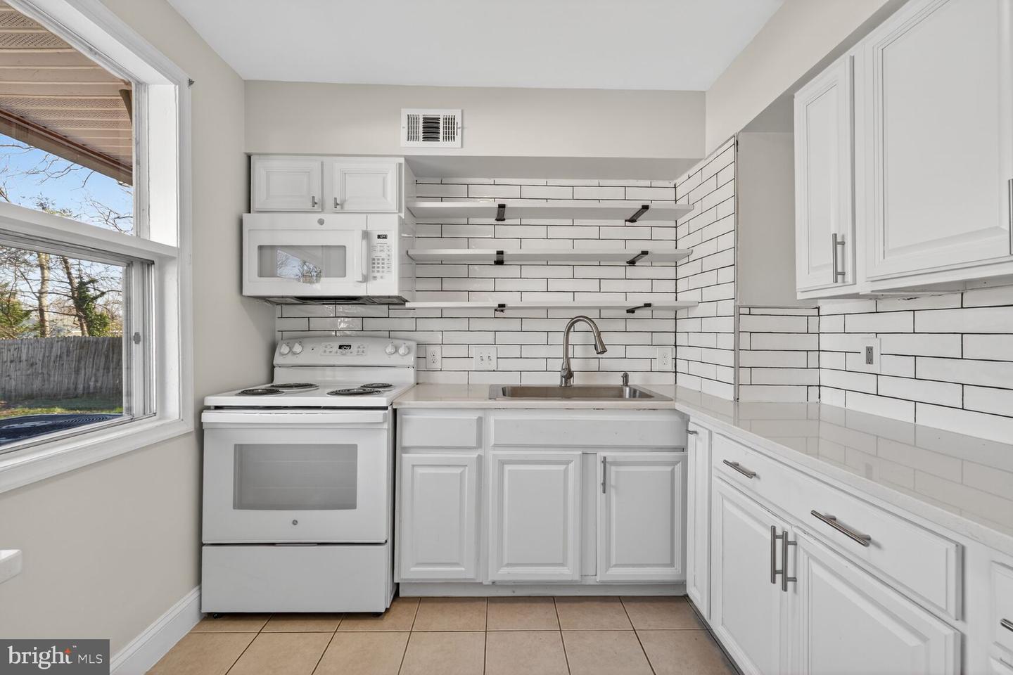 6307 COTTONWOOD DR, ALEXANDRIA, Virginia 22310, 3 Bedrooms Bedrooms, ,2 BathroomsBathrooms,Residential,For sale,6307 COTTONWOOD DR,VAFX2280450 MLS # VAFX2280450