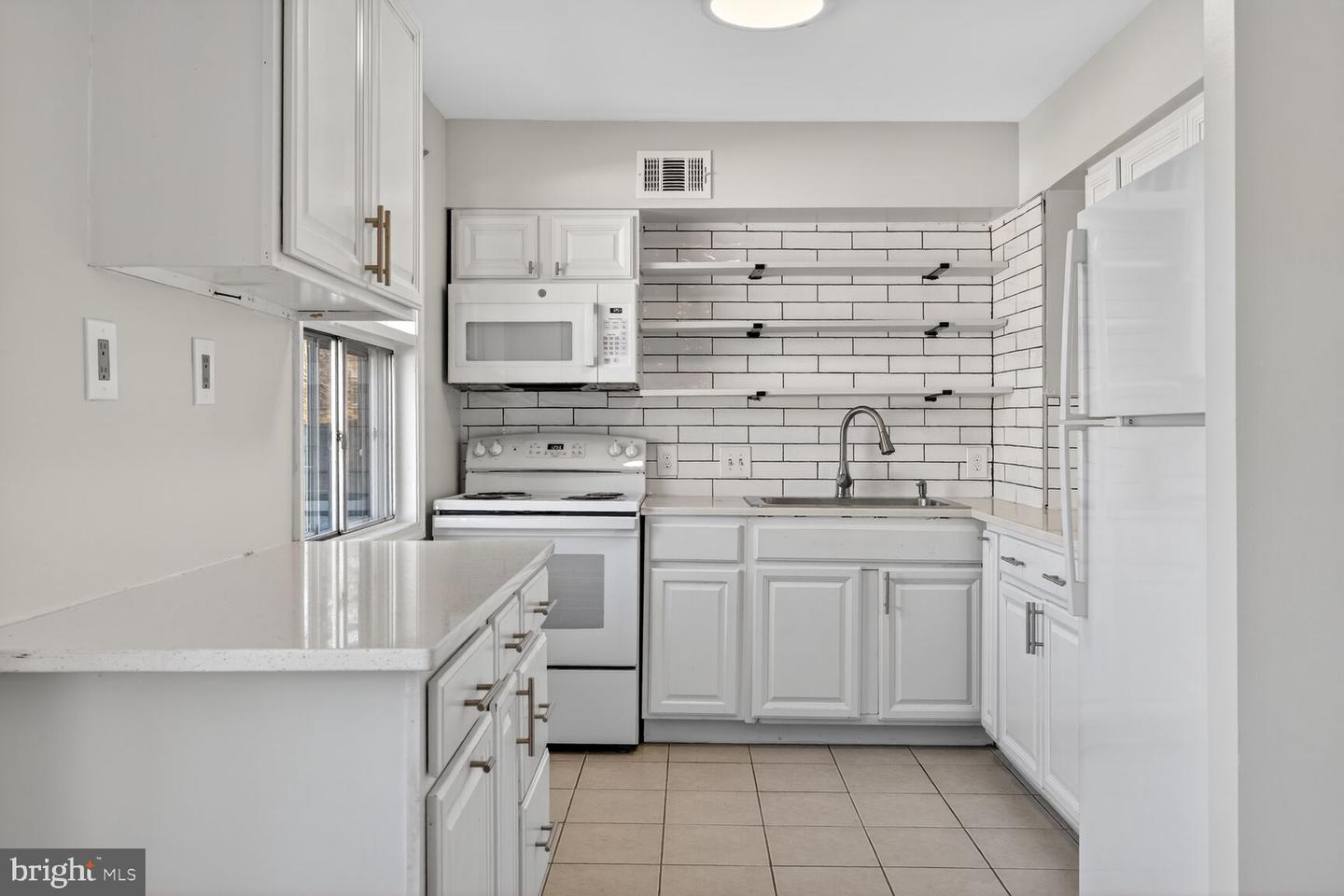 6307 COTTONWOOD DR, ALEXANDRIA, Virginia 22310, 3 Bedrooms Bedrooms, ,2 BathroomsBathrooms,Residential,For sale,6307 COTTONWOOD DR,VAFX2280450 MLS # VAFX2280450