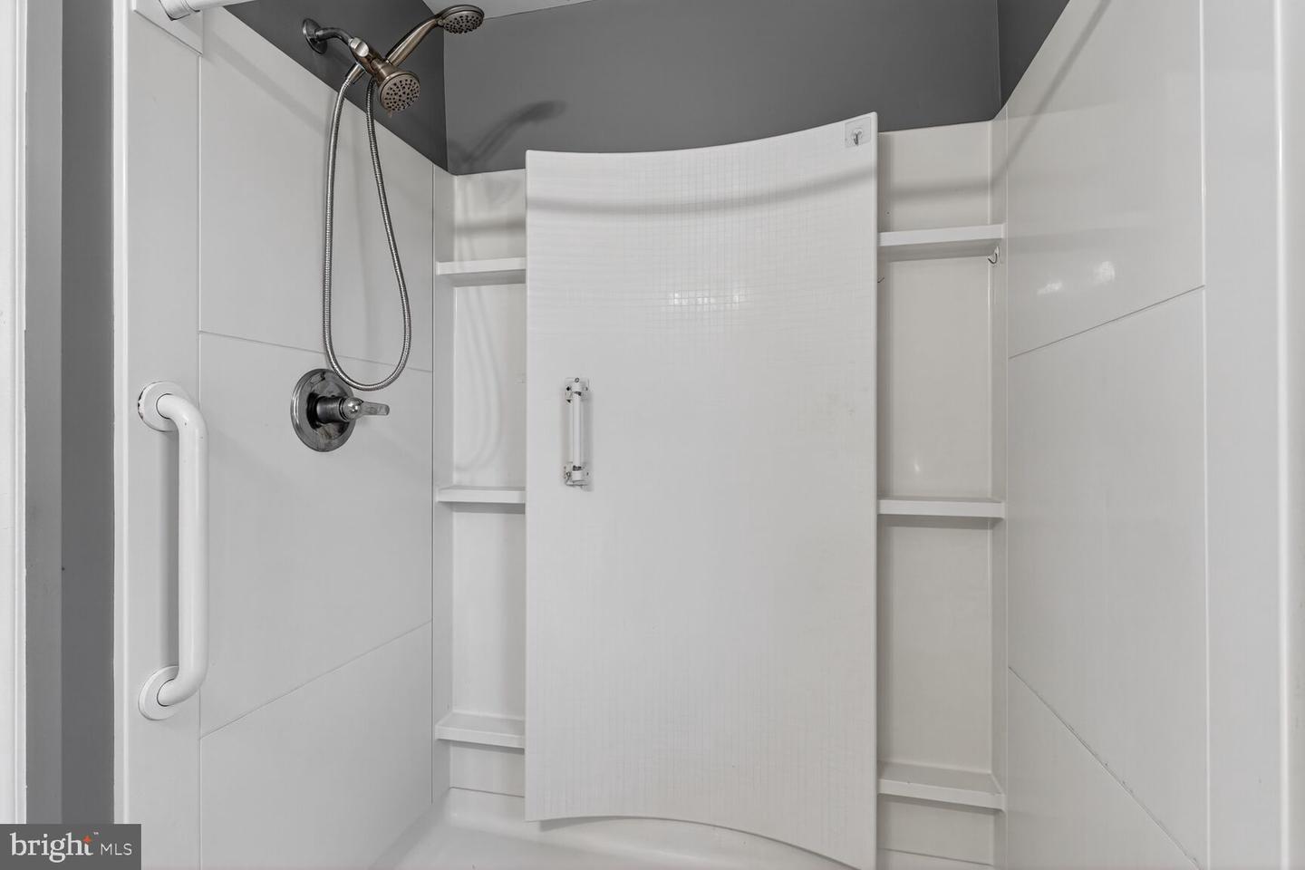 6307 COTTONWOOD DR, ALEXANDRIA, Virginia 22310, 3 Bedrooms Bedrooms, ,2 BathroomsBathrooms,Residential,For sale,6307 COTTONWOOD DR,VAFX2280450 MLS # VAFX2280450