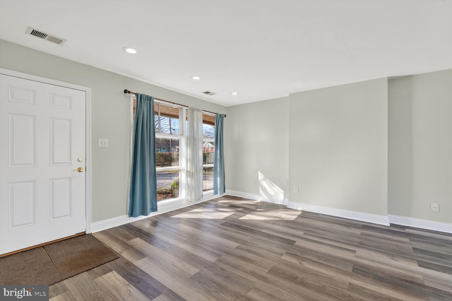 6307 COTTONWOOD DR, ALEXANDRIA, Virginia 22310, 3 Bedrooms Bedrooms, ,2 BathroomsBathrooms,Residential,For sale,6307 COTTONWOOD DR,VAFX2280450 MLS # VAFX2280450