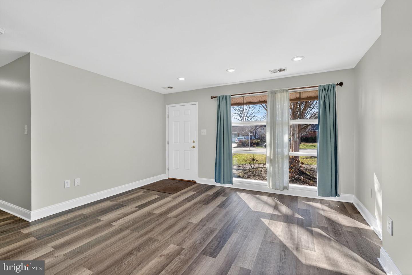 6307 COTTONWOOD DR, ALEXANDRIA, Virginia 22310, 3 Bedrooms Bedrooms, ,2 BathroomsBathrooms,Residential,For sale,6307 COTTONWOOD DR,VAFX2280450 MLS # VAFX2280450