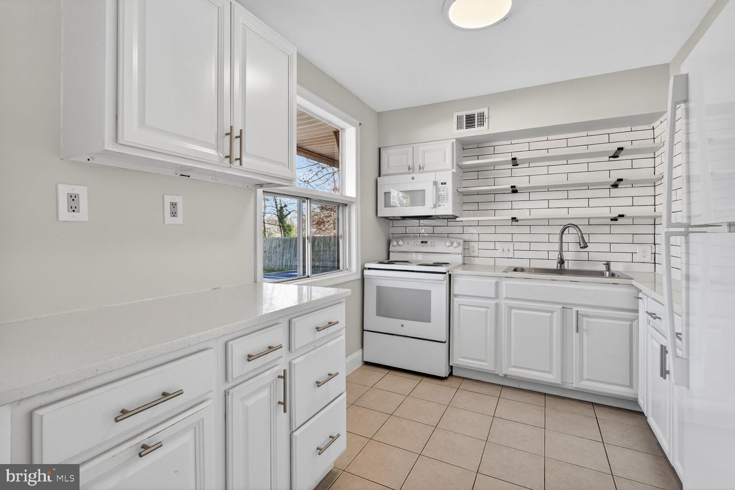 6307 COTTONWOOD DR, ALEXANDRIA, Virginia 22310, 3 Bedrooms Bedrooms, ,2 BathroomsBathrooms,Residential,For sale,6307 COTTONWOOD DR,VAFX2280450 MLS # VAFX2280450