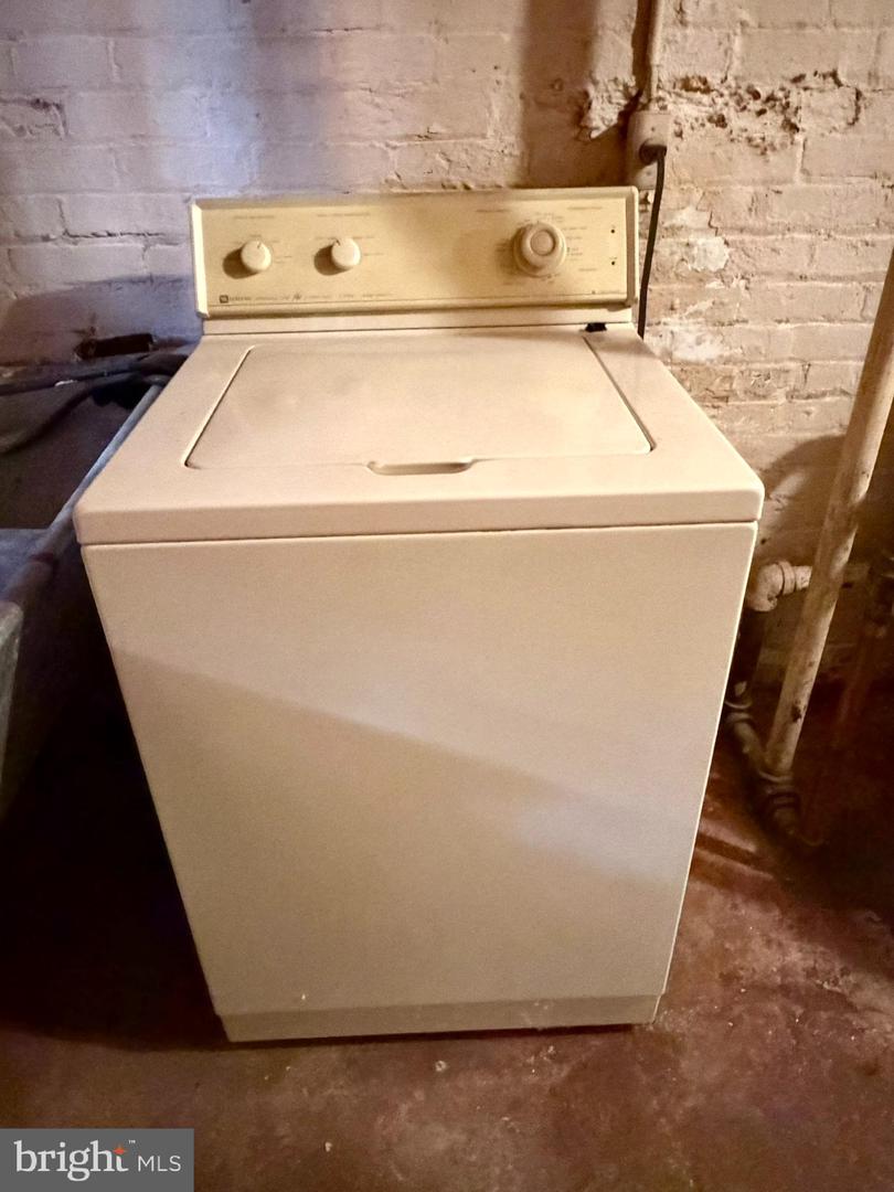 615 POWHATAN PL NW, WASHINGTON, District Of Columbia 20011, 3 Bedrooms Bedrooms, 11 Rooms Rooms,2 BathroomsBathrooms,Residential,For sale,615 POWHATAN PL NW,DCDC2233148 MLS # DCDC2233148