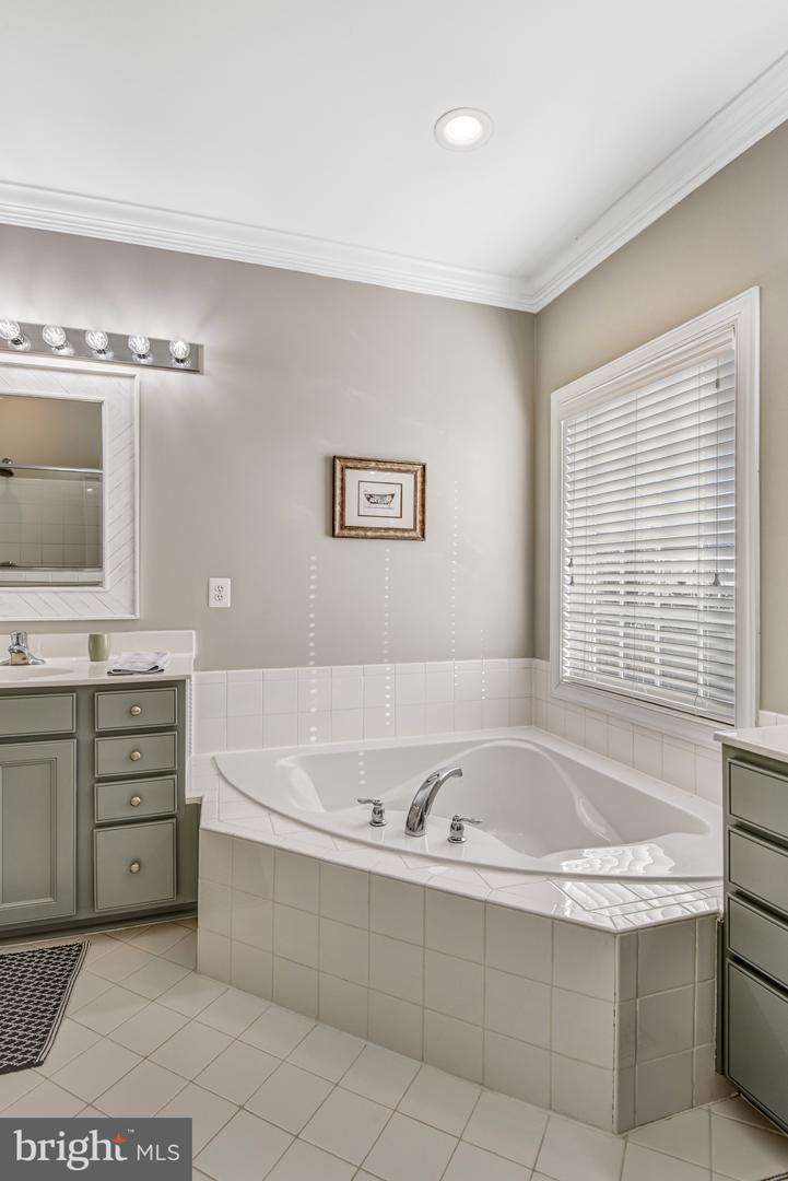 6899 BOOTHE LN, HAYMARKET, Virginia 20169, 3 Bedrooms Bedrooms, ,2 BathroomsBathrooms,Residential,For sale,6899 BOOTHE LN,VAPW2108416 MLS # VAPW2108416