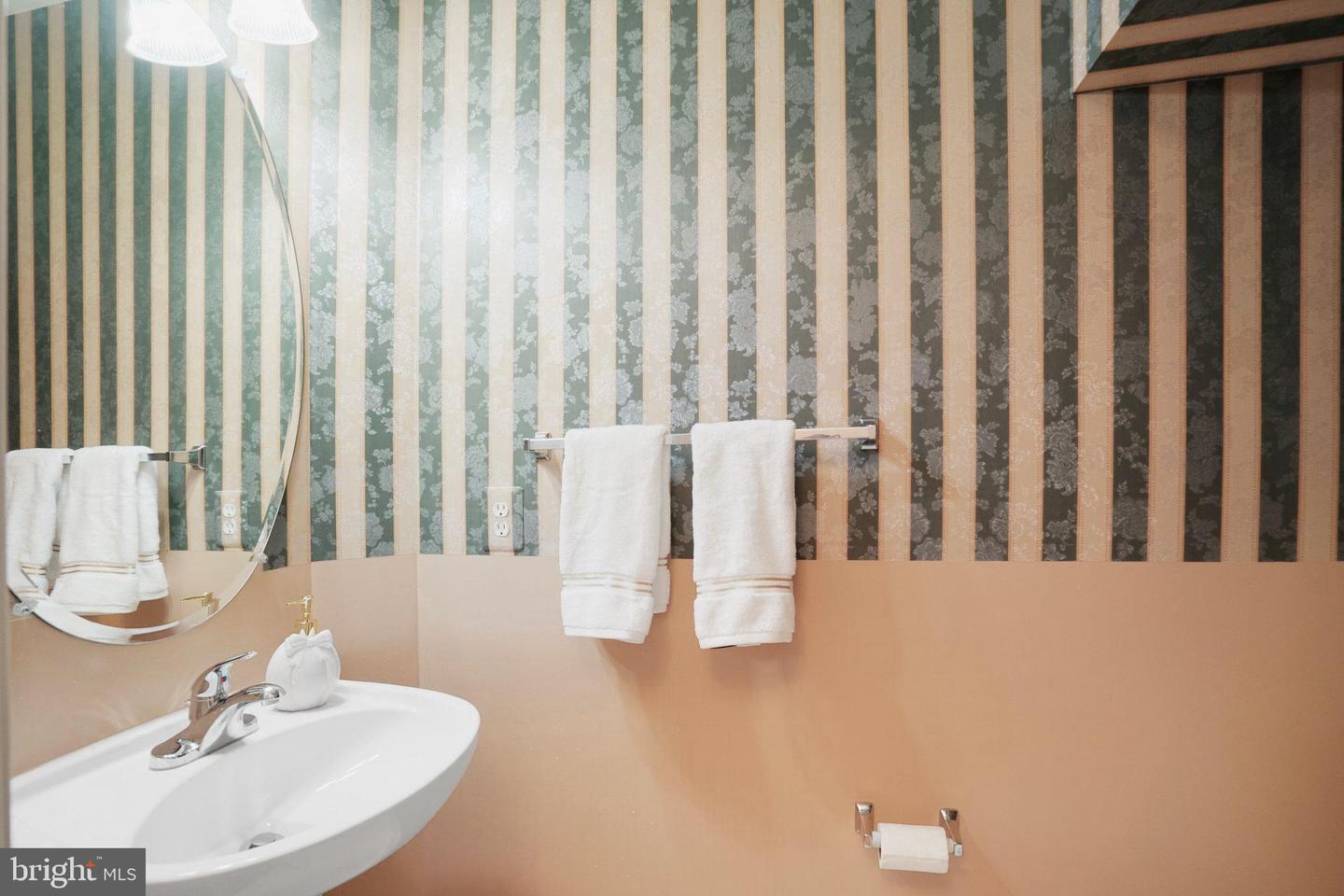 431 STANTON PL, ALEXANDRIA, Virginia 22304, 2 Bedrooms Bedrooms, ,2 BathroomsBathrooms,Residential,For sale,431 STANTON PL,VAAX2052086 MLS # VAAX2052086