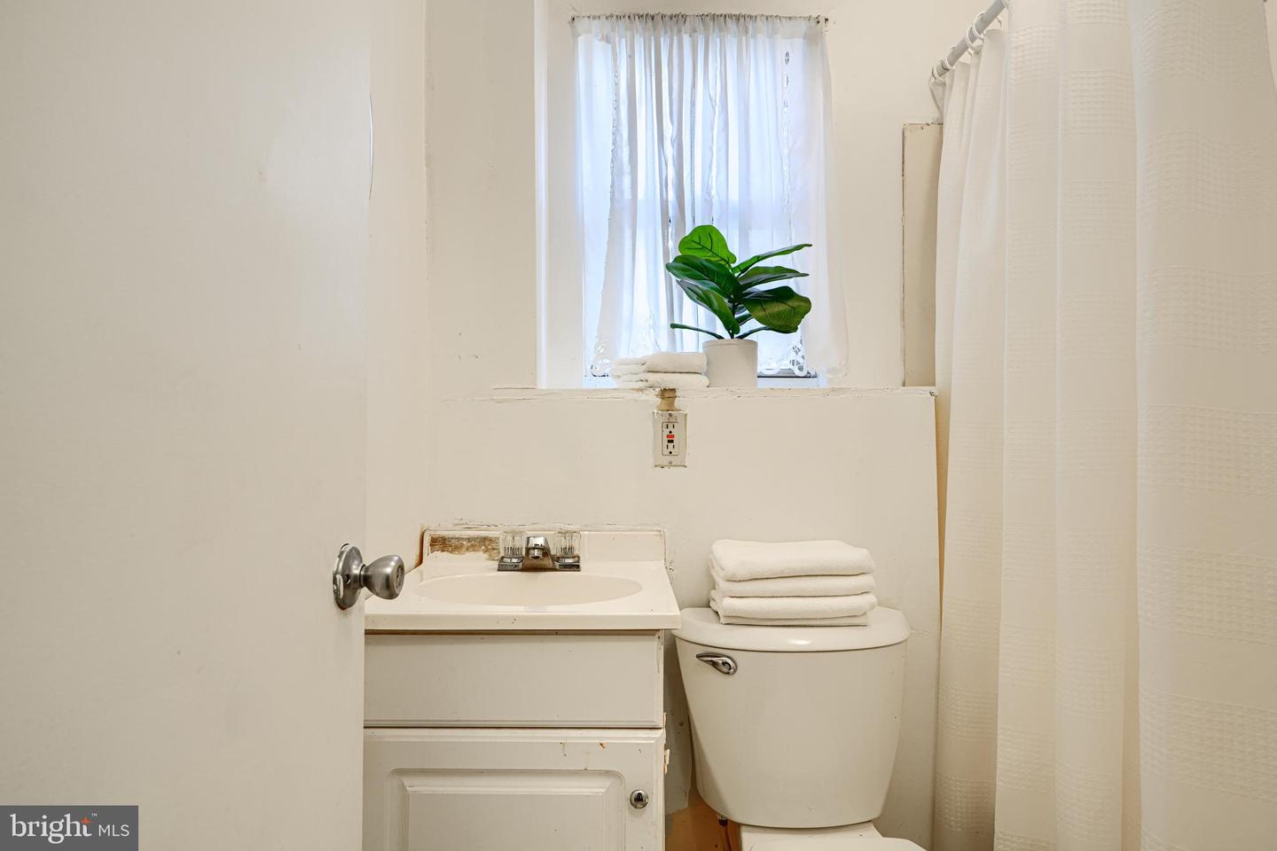 537 42ND ST NE, WASHINGTON, District Of Columbia 20019, 3 Bedrooms Bedrooms, ,3 BathroomsBathrooms,Residential,For sale,537 42ND ST NE,DCDC2233506 MLS # DCDC2233506