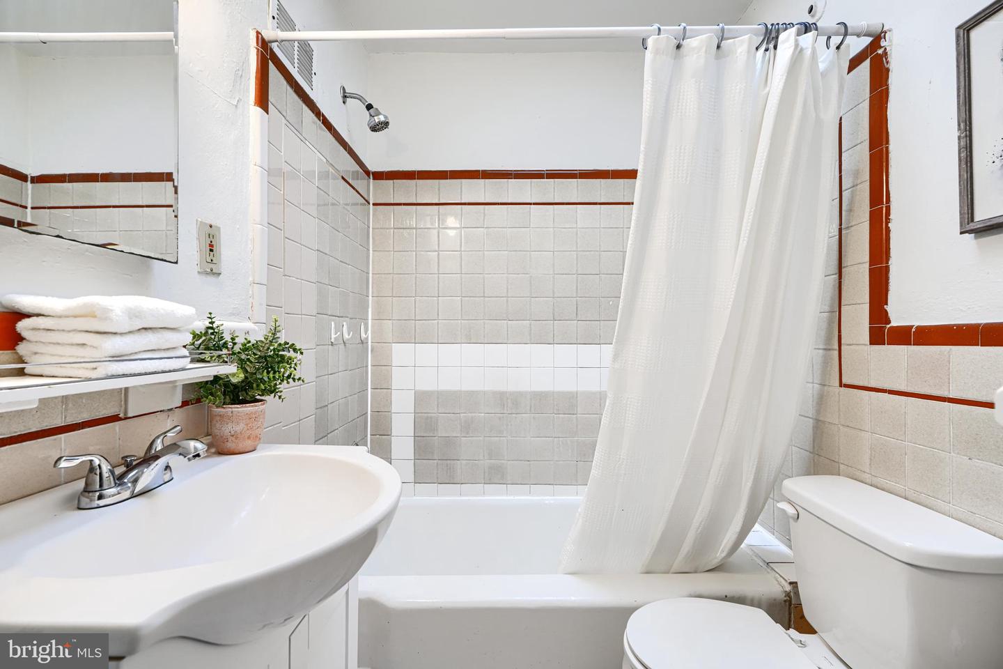 537 42ND ST NE, WASHINGTON, District Of Columbia 20019, 3 Bedrooms Bedrooms, ,3 BathroomsBathrooms,Residential,For sale,537 42ND ST NE,DCDC2233506 MLS # DCDC2233506