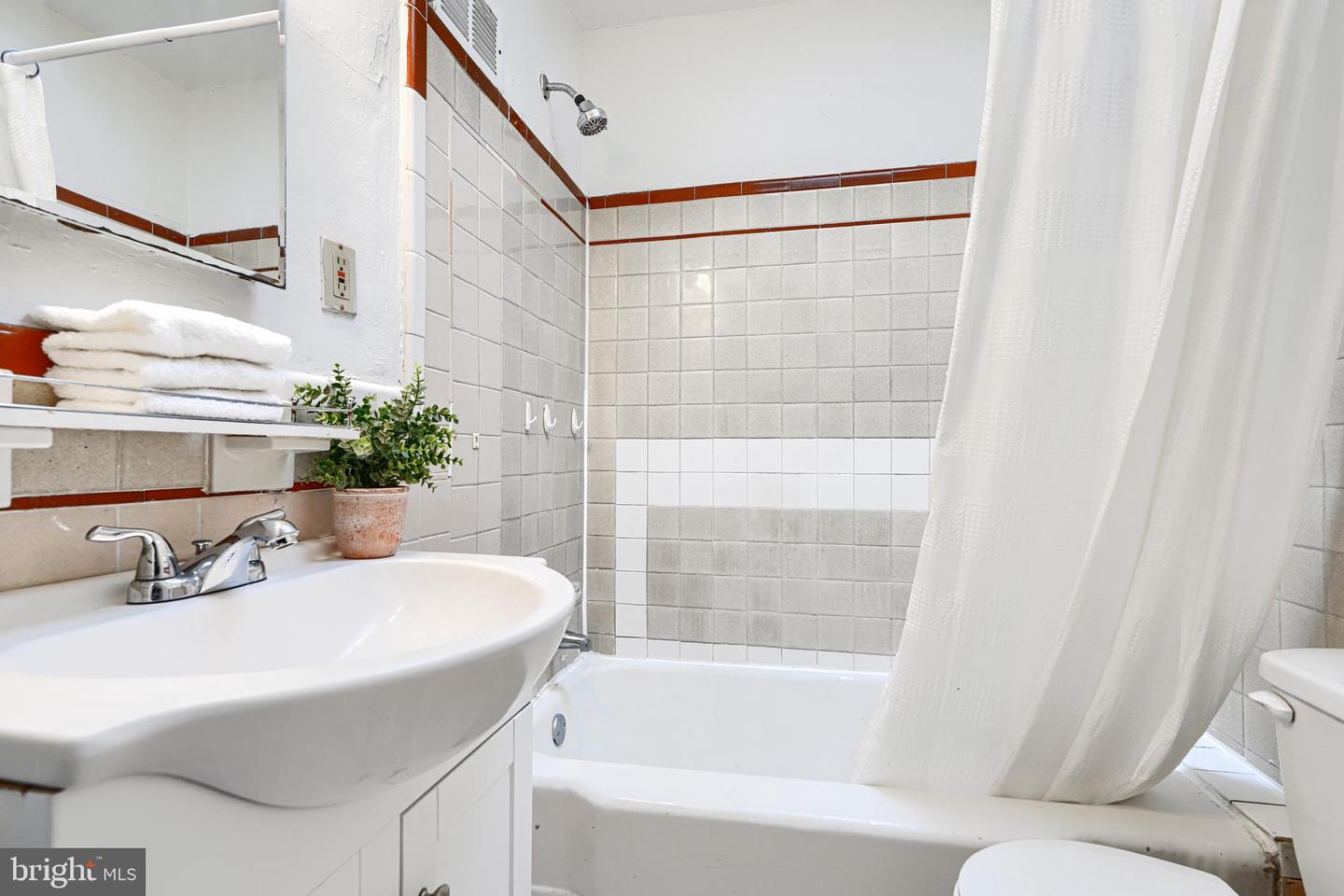 537 42ND ST NE, WASHINGTON, District Of Columbia 20019, 3 Bedrooms Bedrooms, ,3 BathroomsBathrooms,Residential,For sale,537 42ND ST NE,DCDC2233506 MLS # DCDC2233506