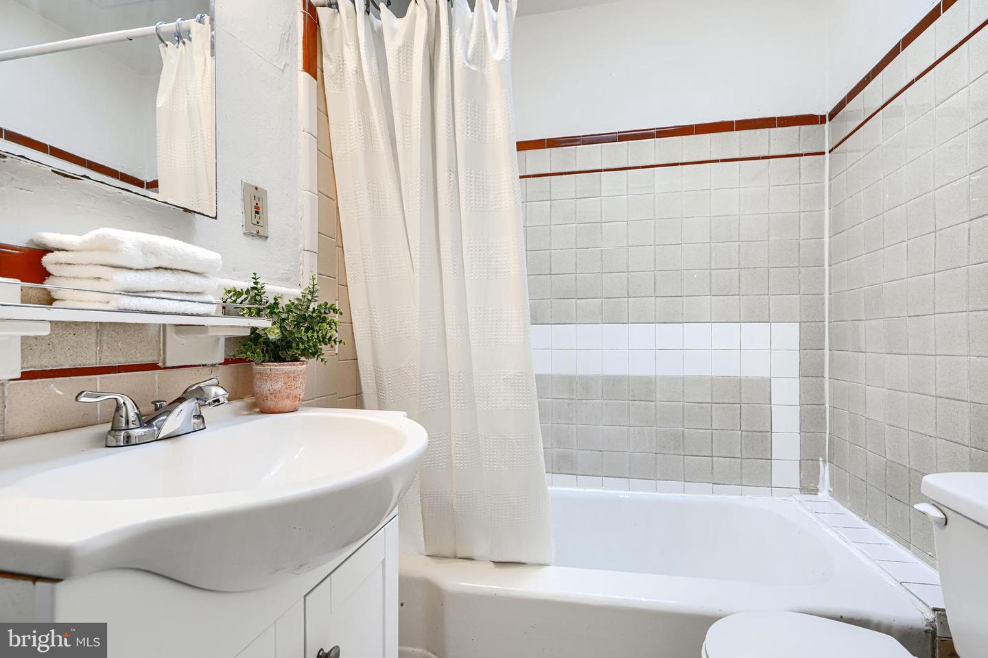 537 42ND ST NE, WASHINGTON, District Of Columbia 20019, 3 Bedrooms Bedrooms, ,3 BathroomsBathrooms,Residential,For sale,537 42ND ST NE,DCDC2233506 MLS # DCDC2233506