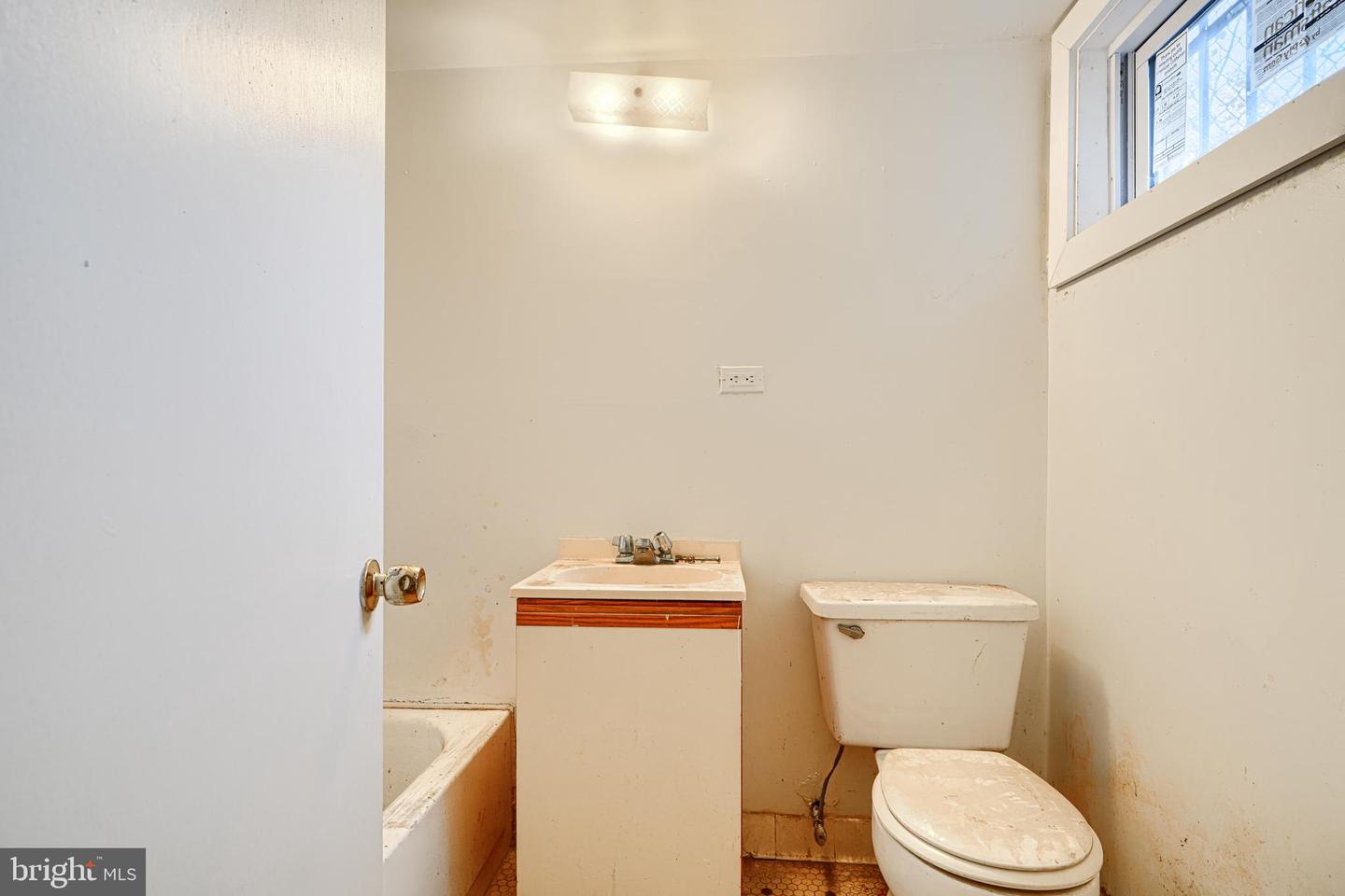 537 42ND ST NE, WASHINGTON, District Of Columbia 20019, 3 Bedrooms Bedrooms, ,3 BathroomsBathrooms,Residential,For sale,537 42ND ST NE,DCDC2233506 MLS # DCDC2233506