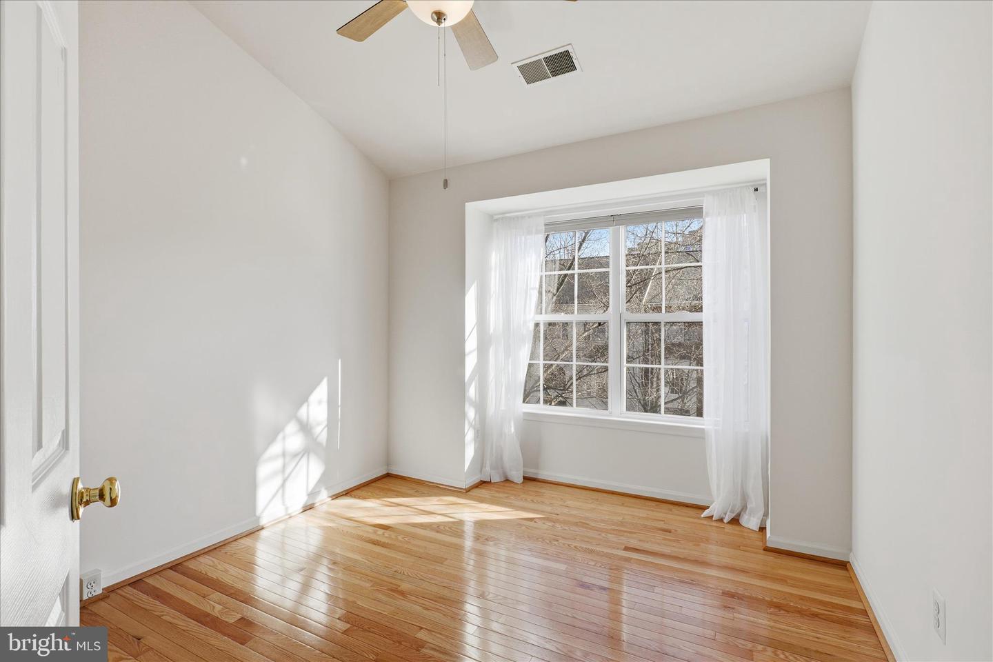 4126 GROVER GLEN CT, FAIRFAX, Virginia 22030, 3 Bedrooms Bedrooms, ,3 BathroomsBathrooms,Residential,For sale,4126 GROVER GLEN CT,VAFX2281316 MLS # VAFX2281316