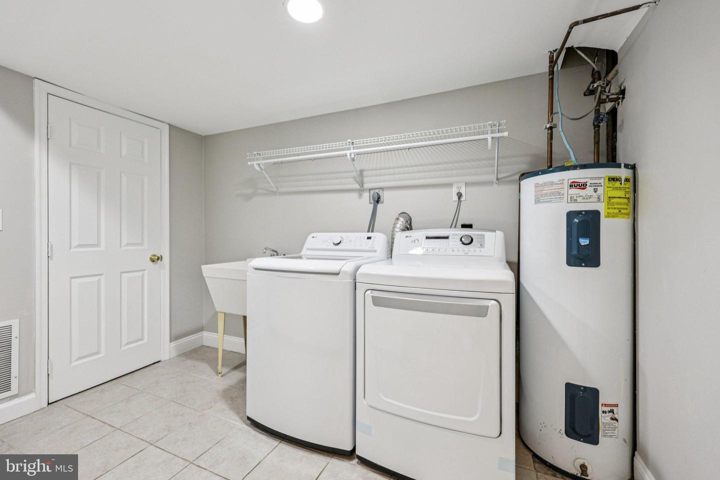 546 ROCKBRIDGE DR SE, LEESBURG, Virginia 20175, 4 Bedrooms Bedrooms, ,2 BathroomsBathrooms,Residential,For sale,546 ROCKBRIDGE DR SE,VALO2111934 MLS # VALO2111934