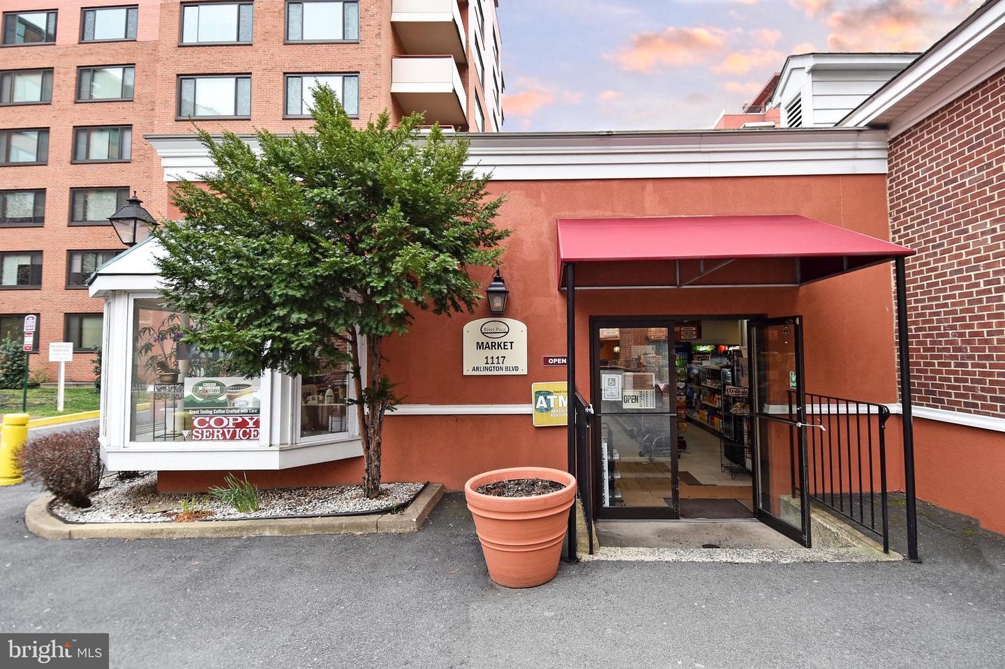 1111 ARLINGTON BLVD #905, ARLINGTON, Virginia 22209, 1 Bedroom Bedrooms, 2 Rooms Rooms,1 BathroomBathrooms,Residential,For sale,1111 ARLINGTON BLVD #905,VAAR2066592 MLS # VAAR2066592