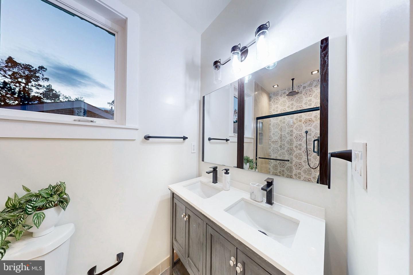 2806 FRANKLIN ST NE, WASHINGTON, District Of Columbia 20018, 6 Bedrooms Bedrooms, ,5 BathroomsBathrooms,Residential,For sale,2806 FRANKLIN ST NE,DCDC2233770 MLS # DCDC2233770