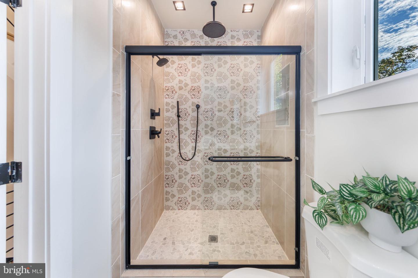 2806 FRANKLIN ST NE, WASHINGTON, District Of Columbia 20018, 6 Bedrooms Bedrooms, ,5 BathroomsBathrooms,Residential,For sale,2806 FRANKLIN ST NE,DCDC2233770 MLS # DCDC2233770