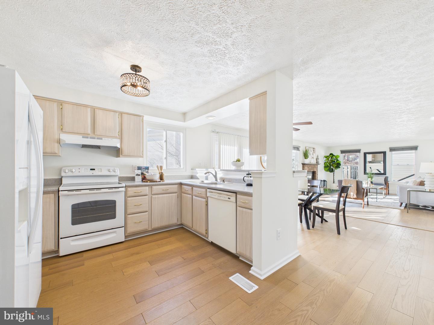 3711 SUMTER CT, FAIRFAX, Virginia 22033, 5 Bedrooms Bedrooms, ,3 BathroomsBathrooms,Residential,For sale,3711 SUMTER CT,VAFX2281424 MLS # VAFX2281424