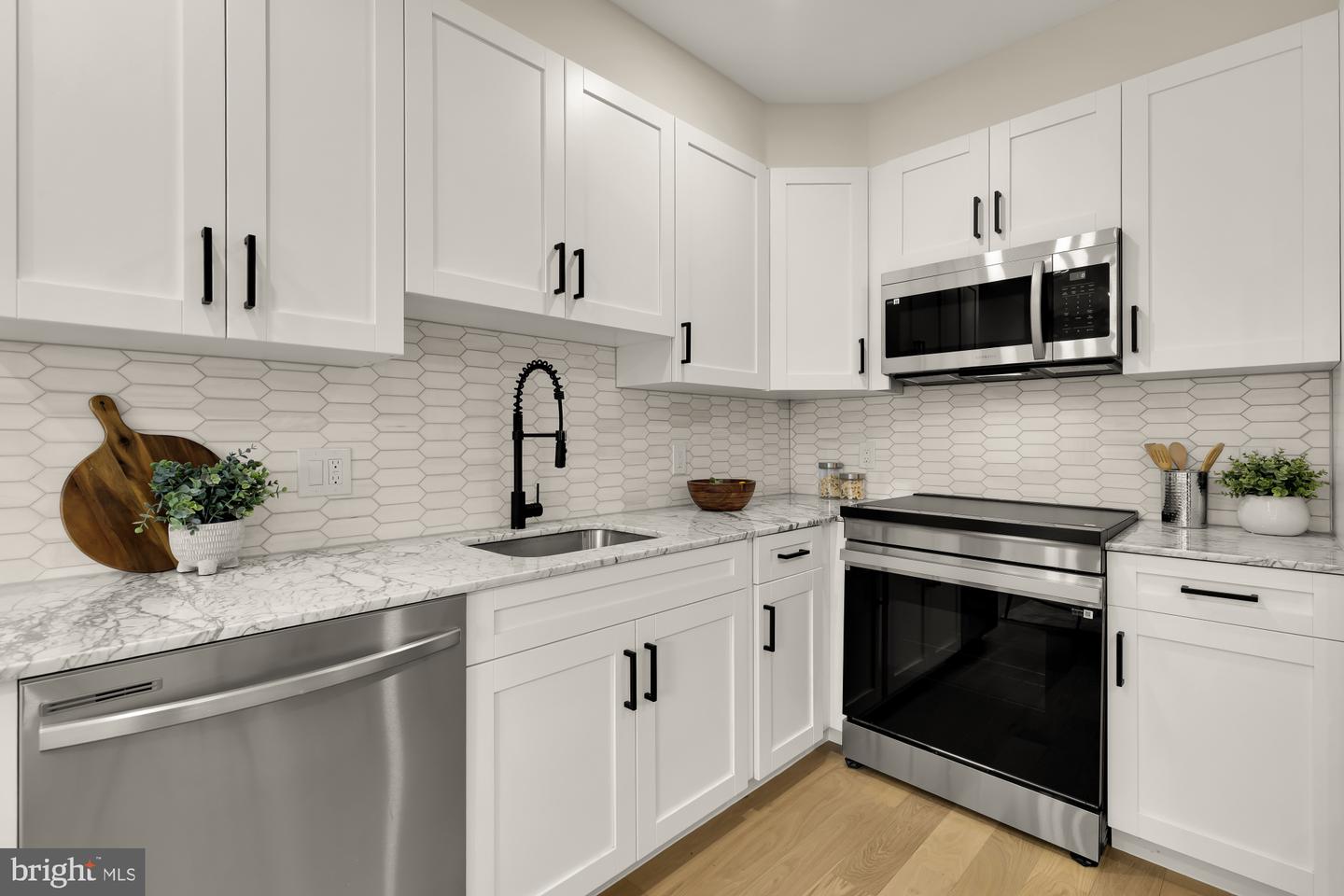 2606 41ST ST NW #6, WASHINGTON, District Of Columbia 20007, 2 Bedrooms Bedrooms, ,2 BathroomsBathrooms,Residential,For sale,2606 41ST ST NW #6,DCDC2233852 MLS # DCDC2233852