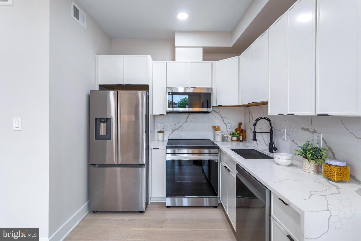 1516 EAST CAPITOL ST NE #C, WASHINGTON, District Of Columbia 20003, 1 Bedroom Bedrooms, ,1 BathroomBathrooms,Residential,For sale,1516 EAST CAPITOL ST NE #C,DCDC2233866 MLS # DCDC2233866