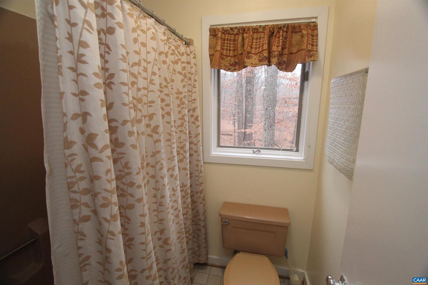 50 LYNNWOOD LN, CHARLOTTESVILLE, Virginia 22901, 5 Bedrooms Bedrooms, ,3 BathroomsBathrooms,Residential,For sale,50 LYNNWOOD LN,671608 MLS # 671608