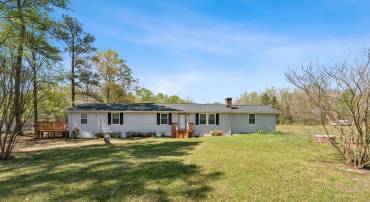 932 EASTERN VIEW, SAINT STEPHENS CHURCH, Virginia 23148, 4 Bedrooms Bedrooms, 9 Rooms Rooms,3 BathroomsBathrooms,Residential,For sale,932 EASTERN VIEW,VAKQ2000162 MLS # VAKQ2000162