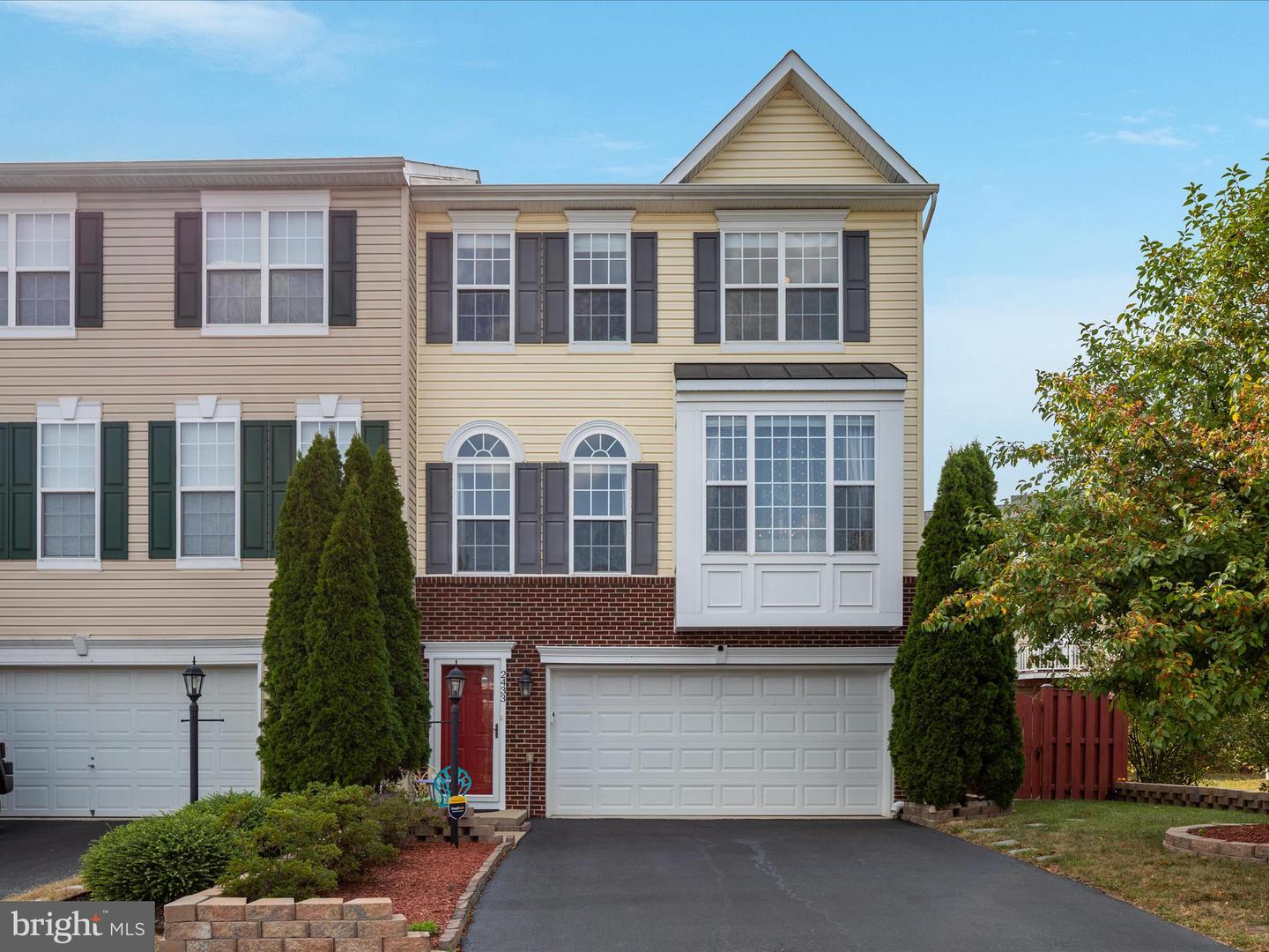 2433 BATTERY HILL CIR, WOODBRIDGE, Virginia 22191, 4 Bedrooms Bedrooms, 8 Rooms Rooms,3 BathroomsBathrooms,Residential,For sale,2433 BATTERY HILL CIR,VAPW2101840 MLS # VAPW2101840