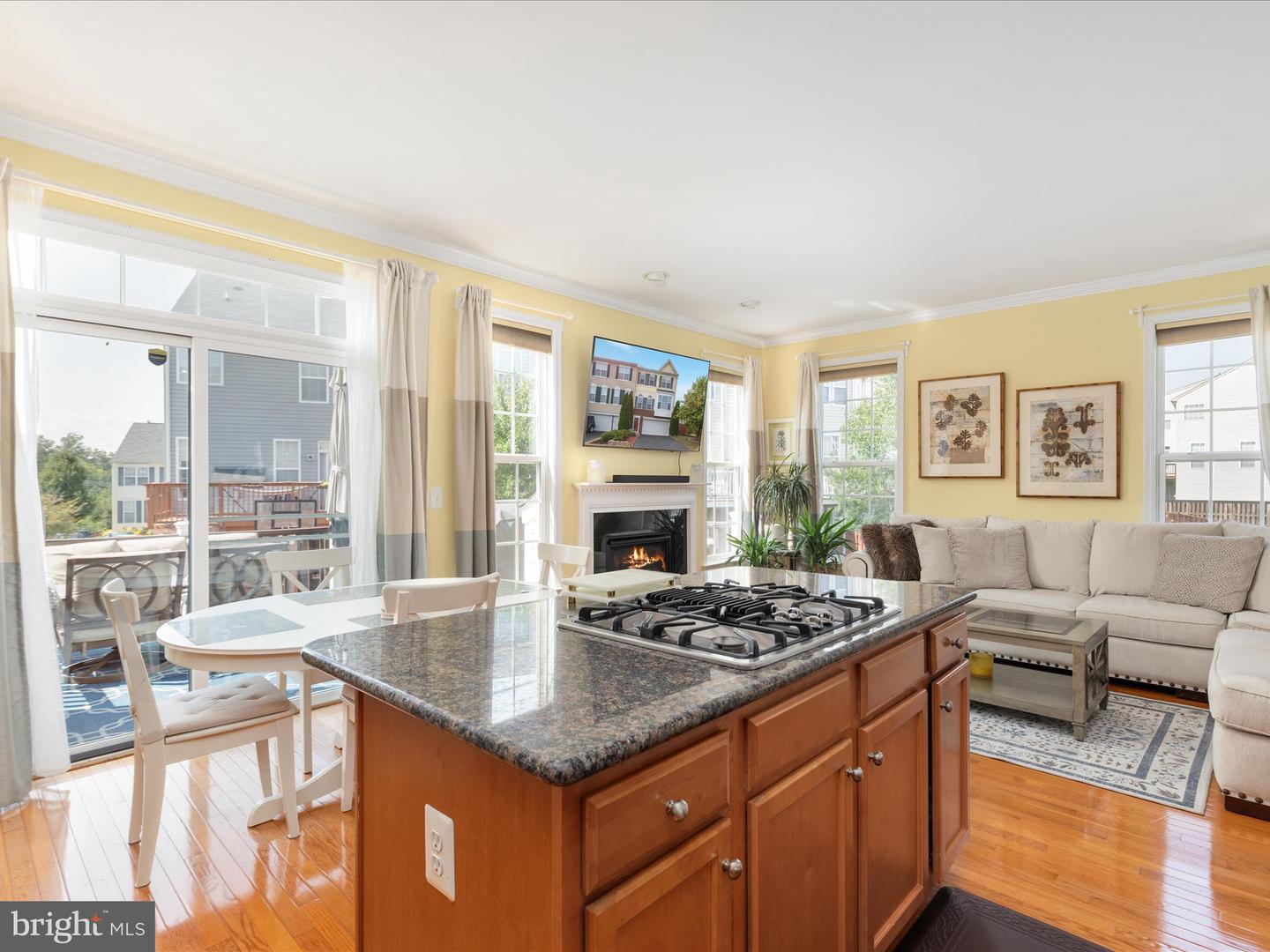 2433 BATTERY HILL CIR, WOODBRIDGE, Virginia 22191, 4 Bedrooms Bedrooms, 8 Rooms Rooms,3 BathroomsBathrooms,Residential,For sale,2433 BATTERY HILL CIR,VAPW2101840 MLS # VAPW2101840