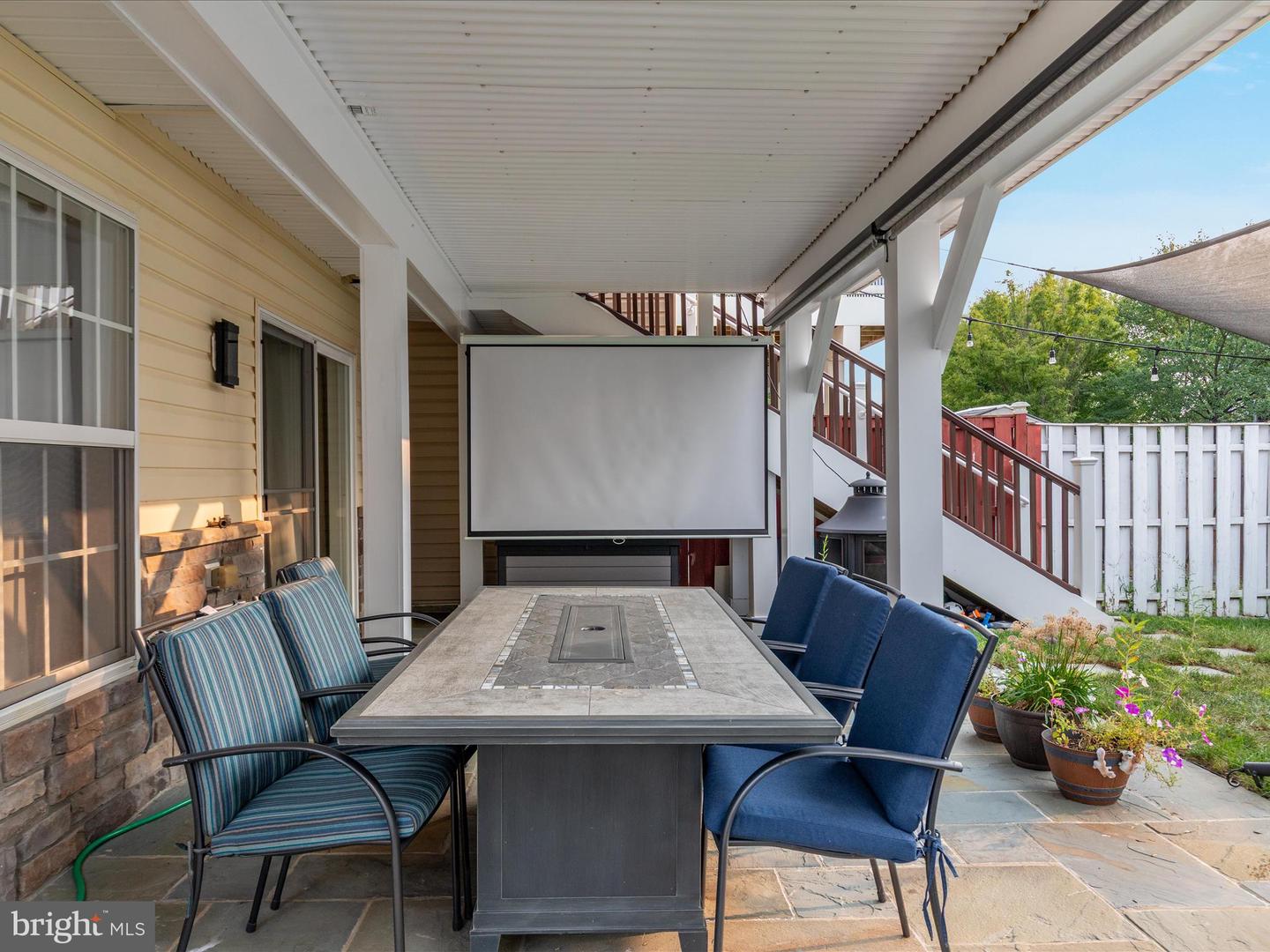 2433 BATTERY HILL CIR, WOODBRIDGE, Virginia 22191, 4 Bedrooms Bedrooms, 8 Rooms Rooms,3 BathroomsBathrooms,Residential,For sale,2433 BATTERY HILL CIR,VAPW2101840 MLS # VAPW2101840