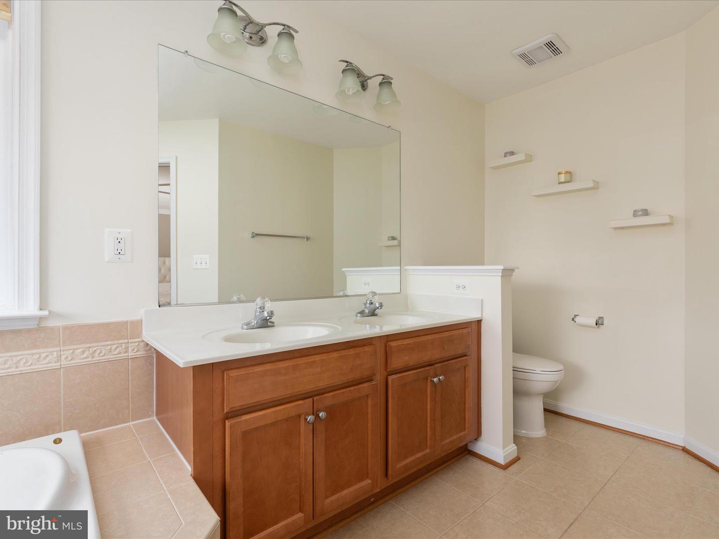 2433 BATTERY HILL CIR, WOODBRIDGE, Virginia 22191, 4 Bedrooms Bedrooms, 8 Rooms Rooms,3 BathroomsBathrooms,Residential,For sale,2433 BATTERY HILL CIR,VAPW2101840 MLS # VAPW2101840