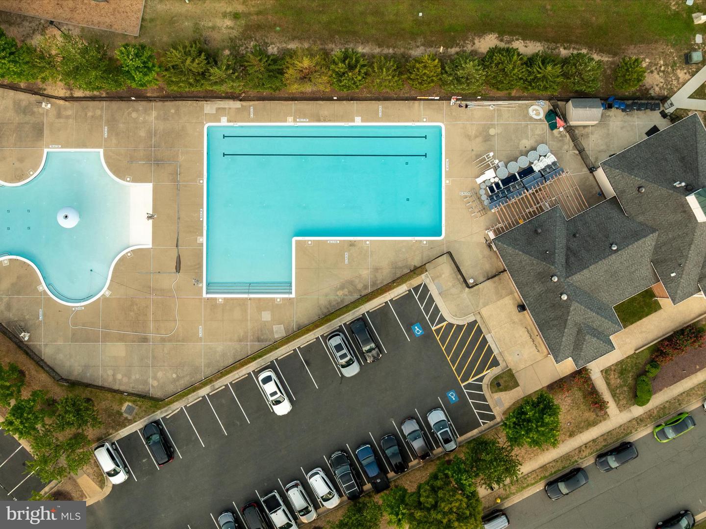 2433 BATTERY HILL CIR, WOODBRIDGE, Virginia 22191, 4 Bedrooms Bedrooms, 8 Rooms Rooms,3 BathroomsBathrooms,Residential,For sale,2433 BATTERY HILL CIR,VAPW2101840 MLS # VAPW2101840