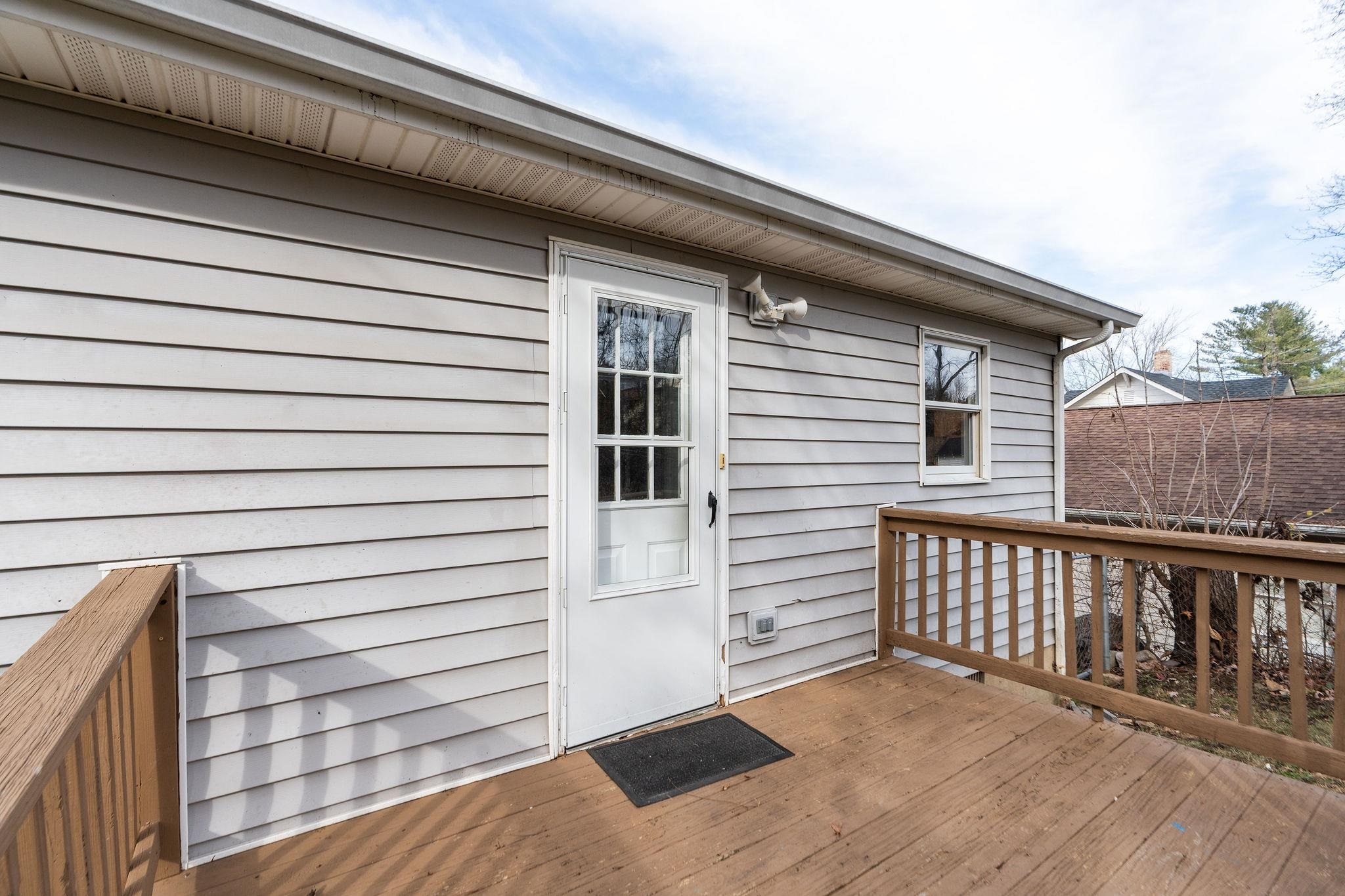 320 S WINCHESTER AVE, WAYNESBORO, Virginia 22980, 3 Bedrooms Bedrooms, ,1 BathroomBathrooms,Residential,320 S WINCHESTER AVE,671624 MLS # 671624 320 S WINCHESTER AVE, WAYNESBORO, Virginia 22980, 3 Bedrooms Bedrooms, ,1 BathroomBathrooms,Residential,320 S WINCHESTER AVE,671624 MLS # 671624