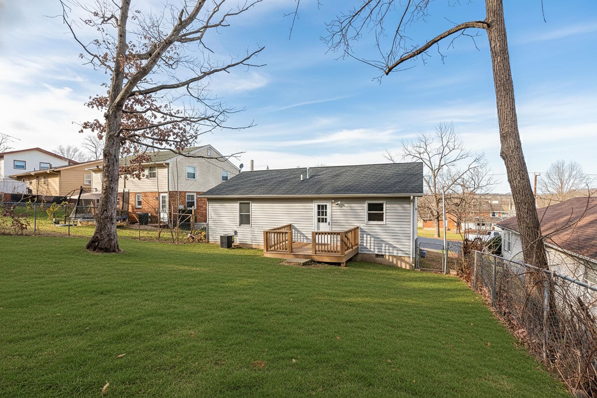 320 S WINCHESTER AVE, WAYNESBORO, Virginia 22980, 3 Bedrooms Bedrooms, ,1 BathroomBathrooms,Residential,320 S WINCHESTER AVE,671624 MLS # 671624 320 S WINCHESTER AVE, WAYNESBORO, Virginia 22980, 3 Bedrooms Bedrooms, ,1 BathroomBathrooms,Residential,320 S WINCHESTER AVE,671624 MLS # 671624