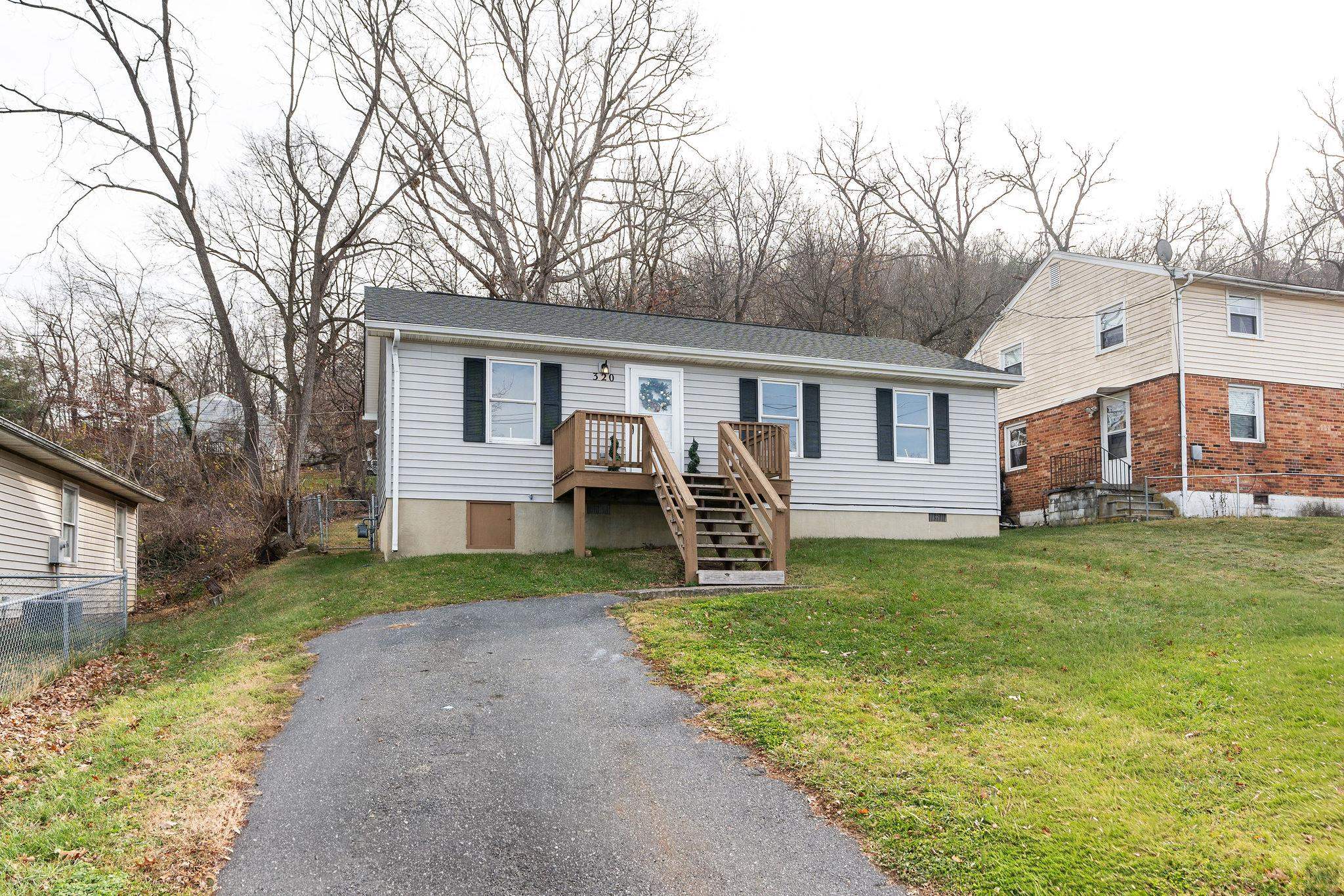 320 S WINCHESTER AVE, WAYNESBORO, Virginia 22980, 3 Bedrooms Bedrooms, ,1 BathroomBathrooms,Residential,320 S WINCHESTER AVE,671624 MLS # 671624 320 S WINCHESTER AVE, WAYNESBORO, Virginia 22980, 3 Bedrooms Bedrooms, ,1 BathroomBathrooms,Residential,320 S WINCHESTER AVE,671624 MLS # 671624