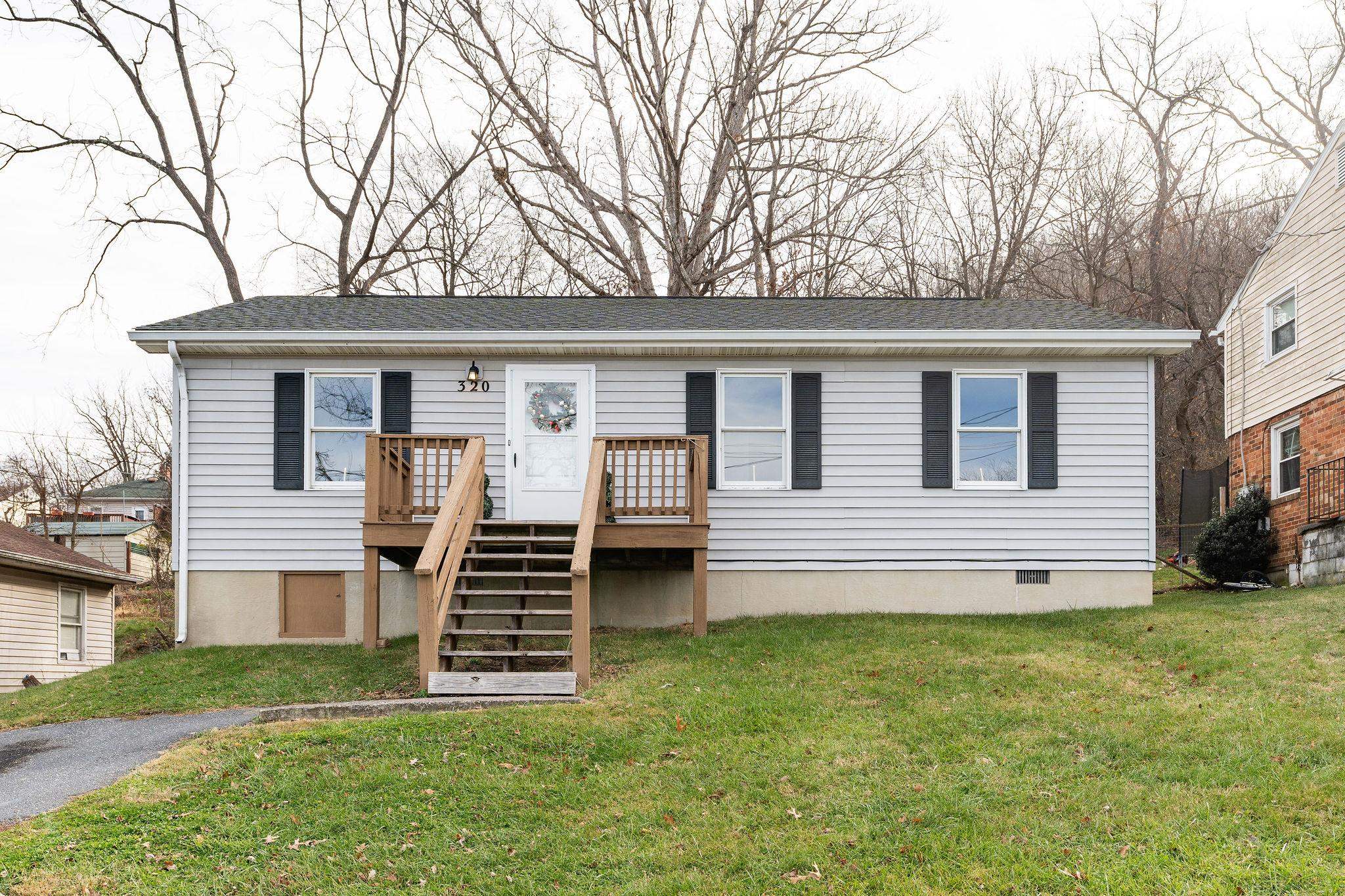 320 S WINCHESTER AVE, WAYNESBORO, Virginia 22980, 3 Bedrooms Bedrooms, ,1 BathroomBathrooms,Residential,320 S WINCHESTER AVE,671624 MLS # 671624 320 S WINCHESTER AVE, WAYNESBORO, Virginia 22980, 3 Bedrooms Bedrooms, ,1 BathroomBathrooms,Residential,320 S WINCHESTER AVE,671624 MLS # 671624