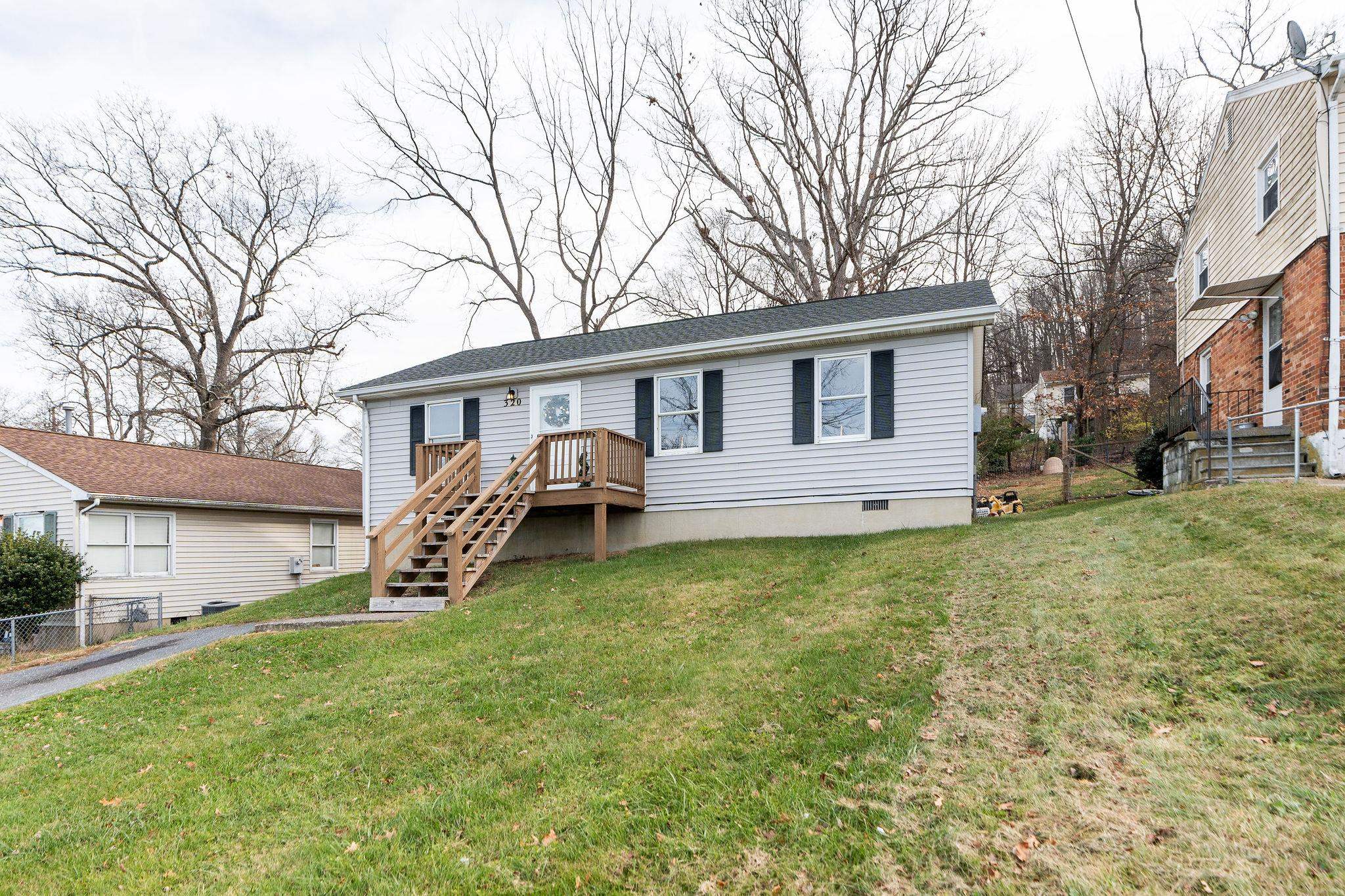 320 S WINCHESTER AVE, WAYNESBORO, Virginia 22980, 3 Bedrooms Bedrooms, ,1 BathroomBathrooms,Residential,320 S WINCHESTER AVE,671624 MLS # 671624 320 S WINCHESTER AVE, WAYNESBORO, Virginia 22980, 3 Bedrooms Bedrooms, ,1 BathroomBathrooms,Residential,320 S WINCHESTER AVE,671624 MLS # 671624