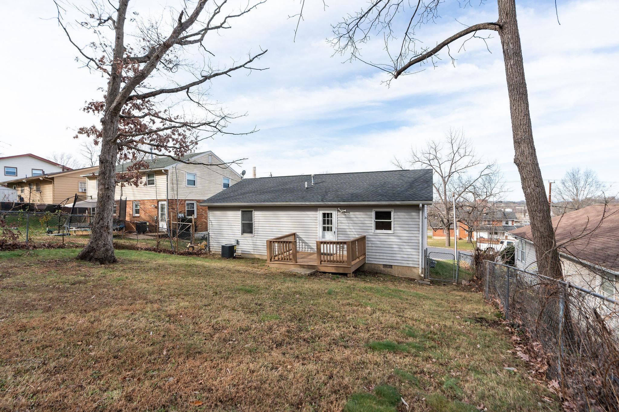 320 S WINCHESTER AVE, WAYNESBORO, Virginia 22980, 3 Bedrooms Bedrooms, ,1 BathroomBathrooms,Residential,320 S WINCHESTER AVE,671624 MLS # 671624 320 S WINCHESTER AVE, WAYNESBORO, Virginia 22980, 3 Bedrooms Bedrooms, ,1 BathroomBathrooms,Residential,320 S WINCHESTER AVE,671624 MLS # 671624