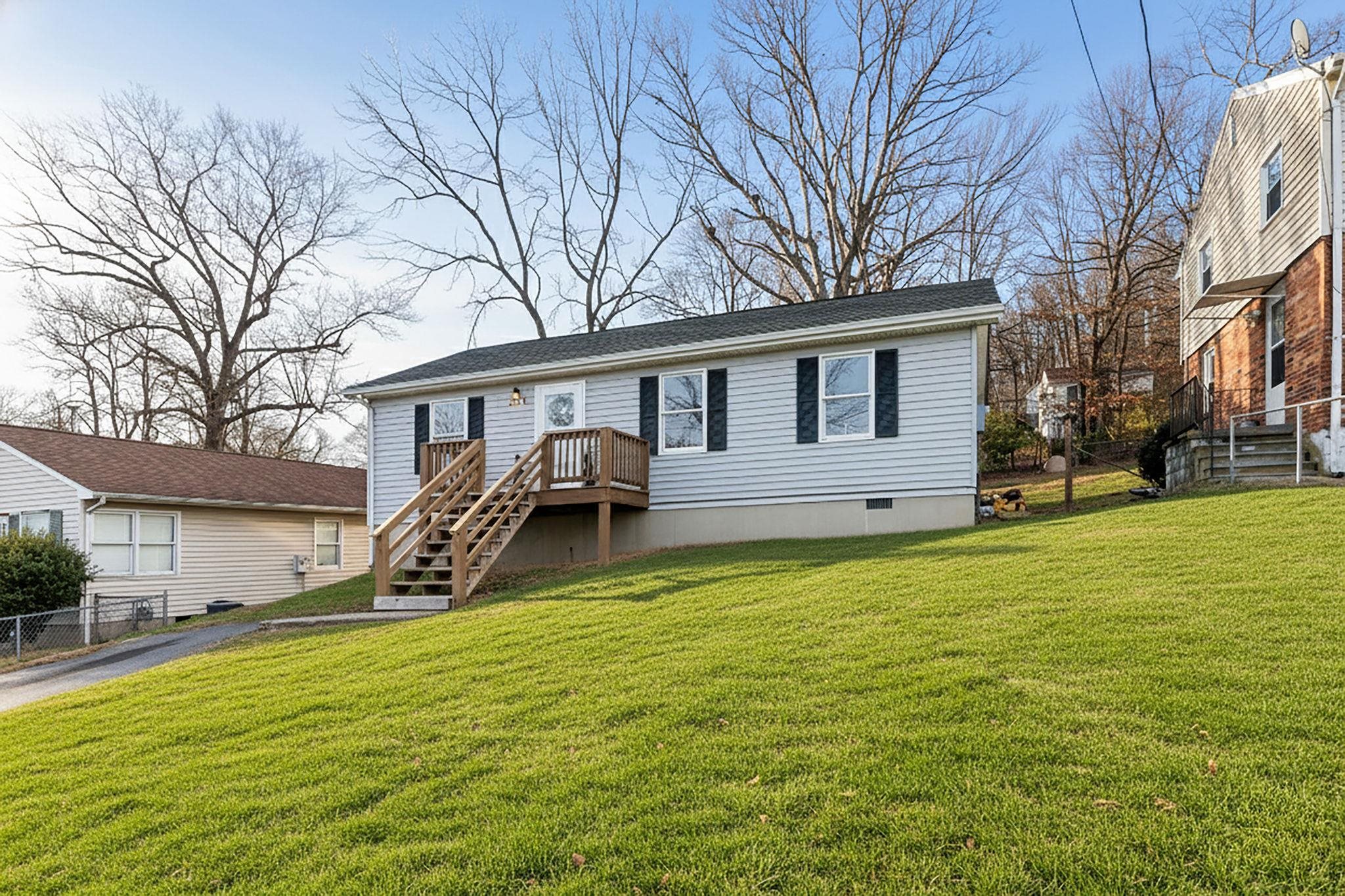 320 S WINCHESTER AVE, WAYNESBORO, Virginia 22980, 3 Bedrooms Bedrooms, ,1 BathroomBathrooms,Residential,320 S WINCHESTER AVE,671624 MLS # 671624 320 S WINCHESTER AVE, WAYNESBORO, Virginia 22980, 3 Bedrooms Bedrooms, ,1 BathroomBathrooms,Residential,320 S WINCHESTER AVE,671624 MLS # 671624