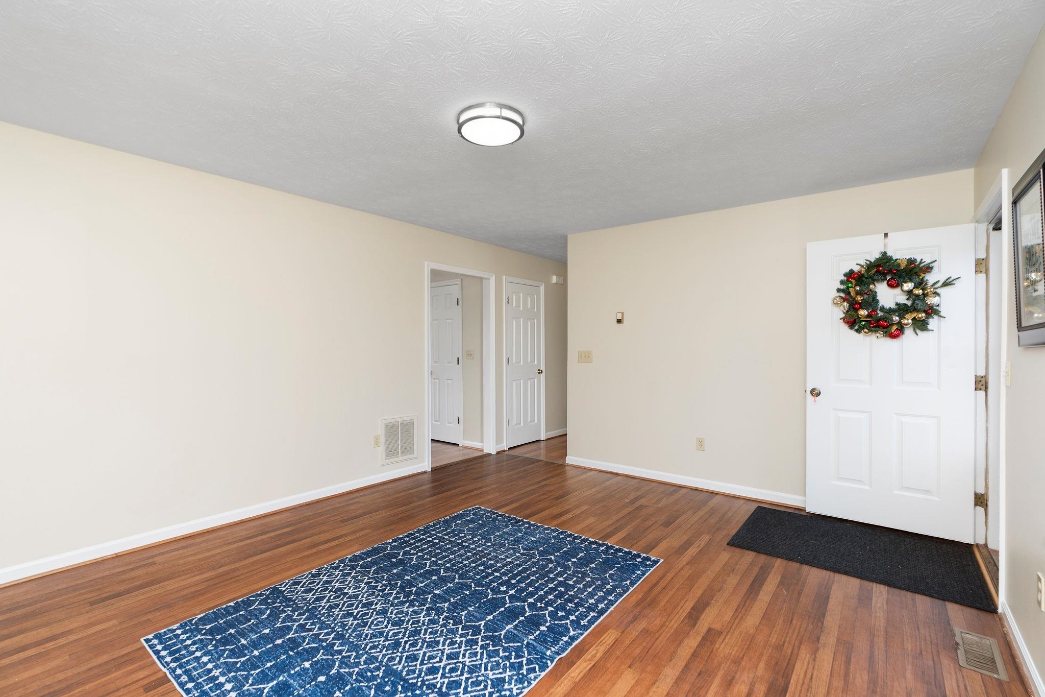 320 S WINCHESTER AVE, WAYNESBORO, Virginia 22980, 3 Bedrooms Bedrooms, ,1 BathroomBathrooms,Residential,320 S WINCHESTER AVE,671624 MLS # 671624 320 S WINCHESTER AVE, WAYNESBORO, Virginia 22980, 3 Bedrooms Bedrooms, ,1 BathroomBathrooms,Residential,320 S WINCHESTER AVE,671624 MLS # 671624