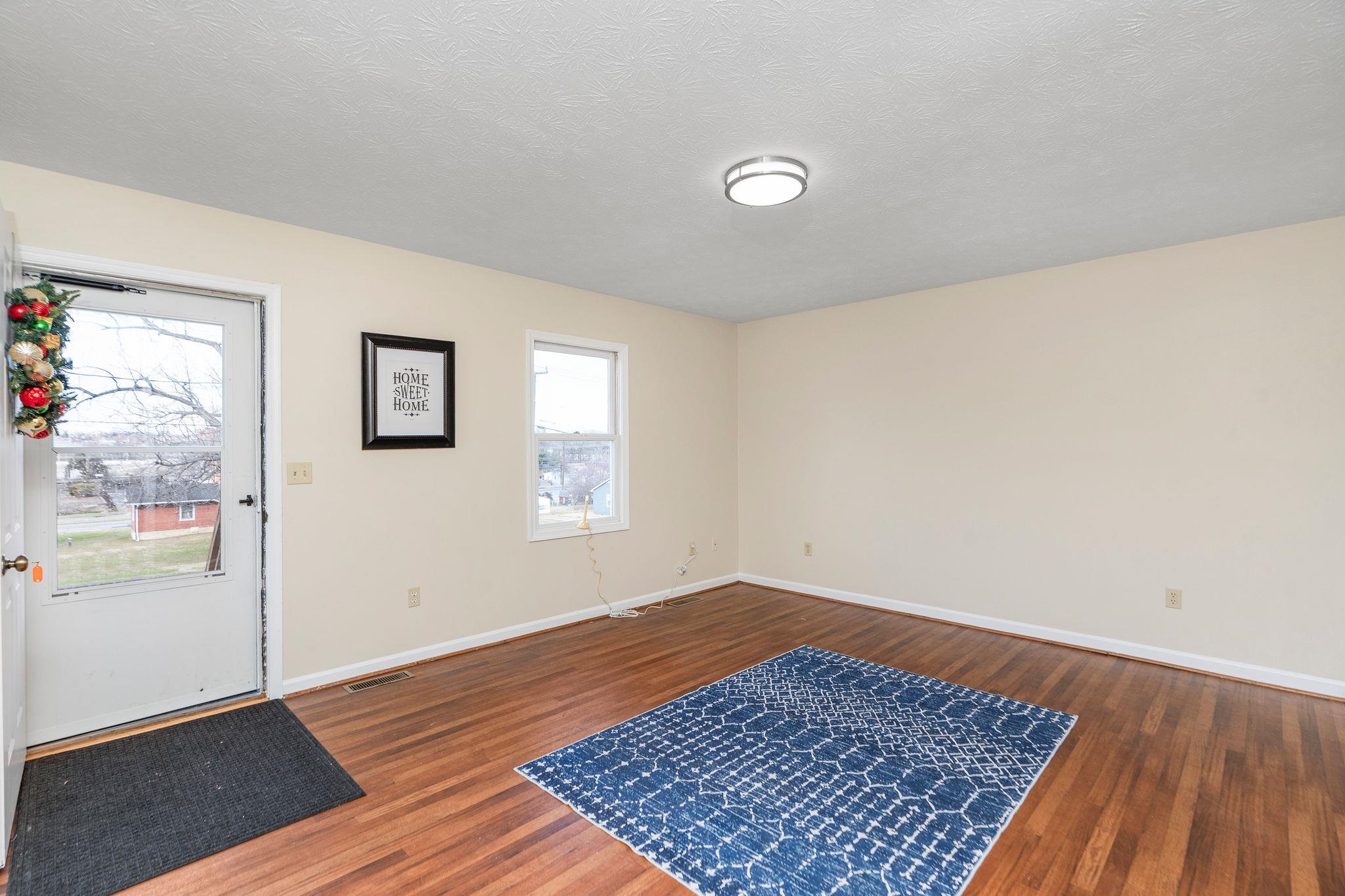 320 S WINCHESTER AVE, WAYNESBORO, Virginia 22980, 3 Bedrooms Bedrooms, ,1 BathroomBathrooms,Residential,320 S WINCHESTER AVE,671624 MLS # 671624 320 S WINCHESTER AVE, WAYNESBORO, Virginia 22980, 3 Bedrooms Bedrooms, ,1 BathroomBathrooms,Residential,320 S WINCHESTER AVE,671624 MLS # 671624