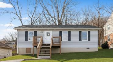 320 S WINCHESTER AVE, WAYNESBORO, Virginia 22980, 3 Bedrooms Bedrooms, ,1 BathroomBathrooms,Residential,320 S WINCHESTER AVE,671624 MLS # 671624