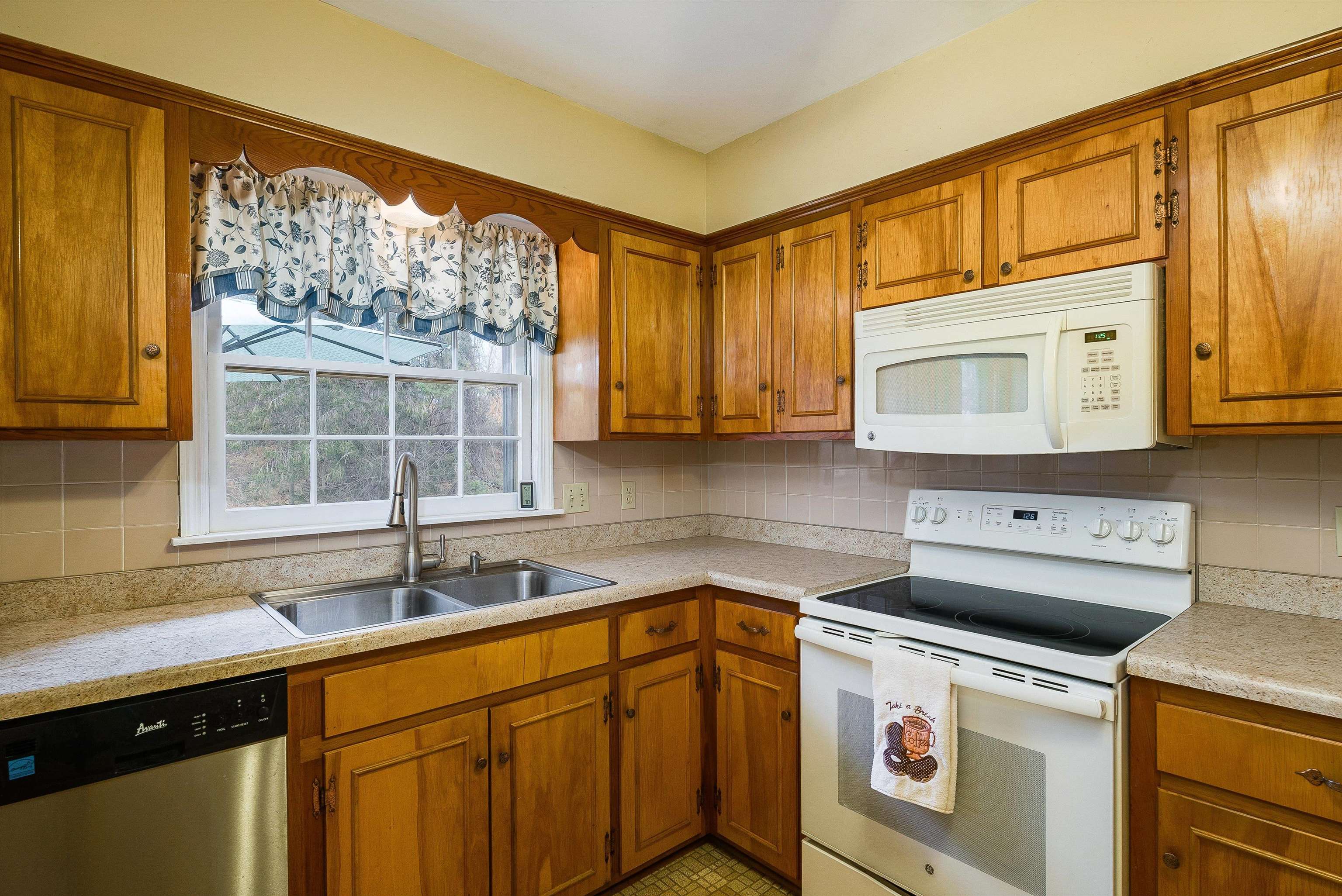 419 CARDINAL ST, STAUNTON, Virginia 24401, 3 Bedrooms Bedrooms, ,2 BathroomsBathrooms,Residential,419 CARDINAL ST,671629 MLS # 671629