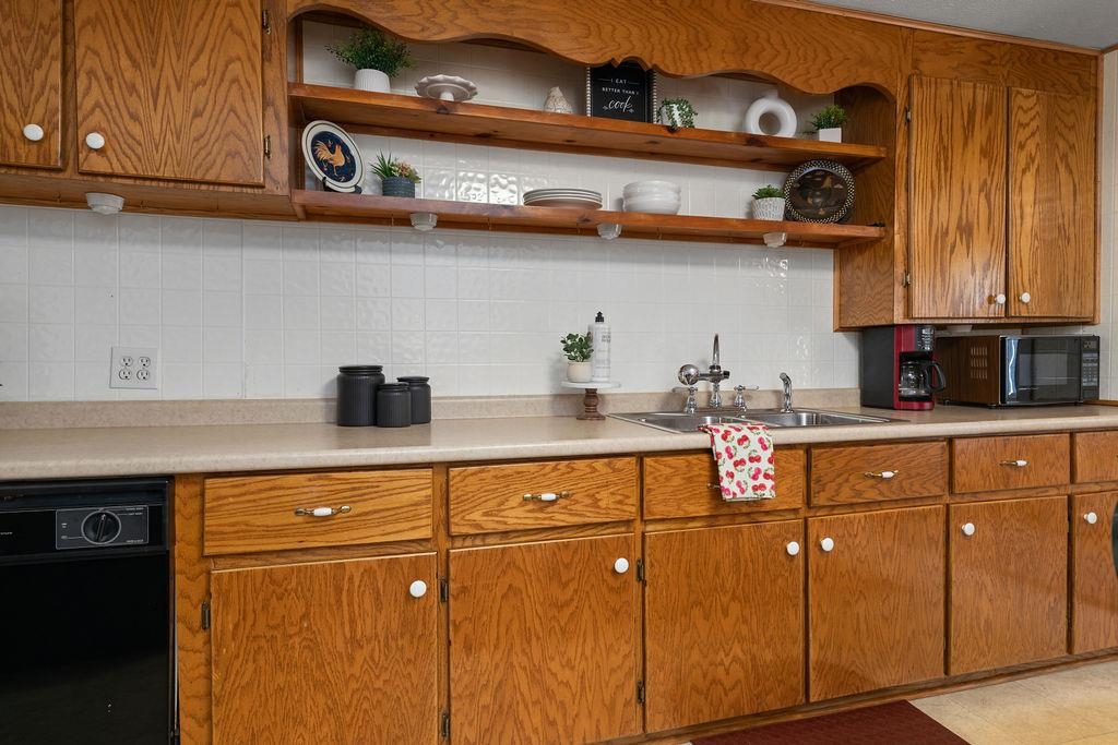 115 OLD HERMITAGE RD, WAYNESBORO, Virginia 22980, 3 Bedrooms Bedrooms, ,2 BathroomsBathrooms,Residential,115 OLD HERMITAGE RD,671633 MLS # 671633