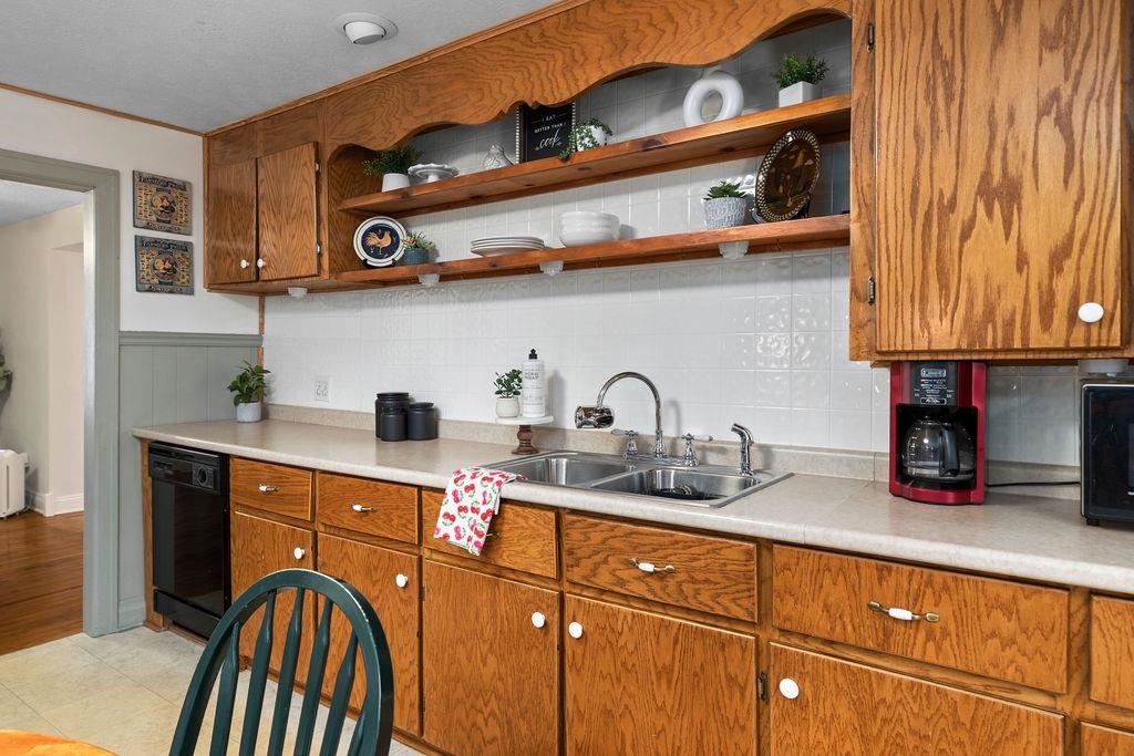 115 OLD HERMITAGE RD, WAYNESBORO, Virginia 22980, 3 Bedrooms Bedrooms, ,2 BathroomsBathrooms,Residential,115 OLD HERMITAGE RD,671633 MLS # 671633