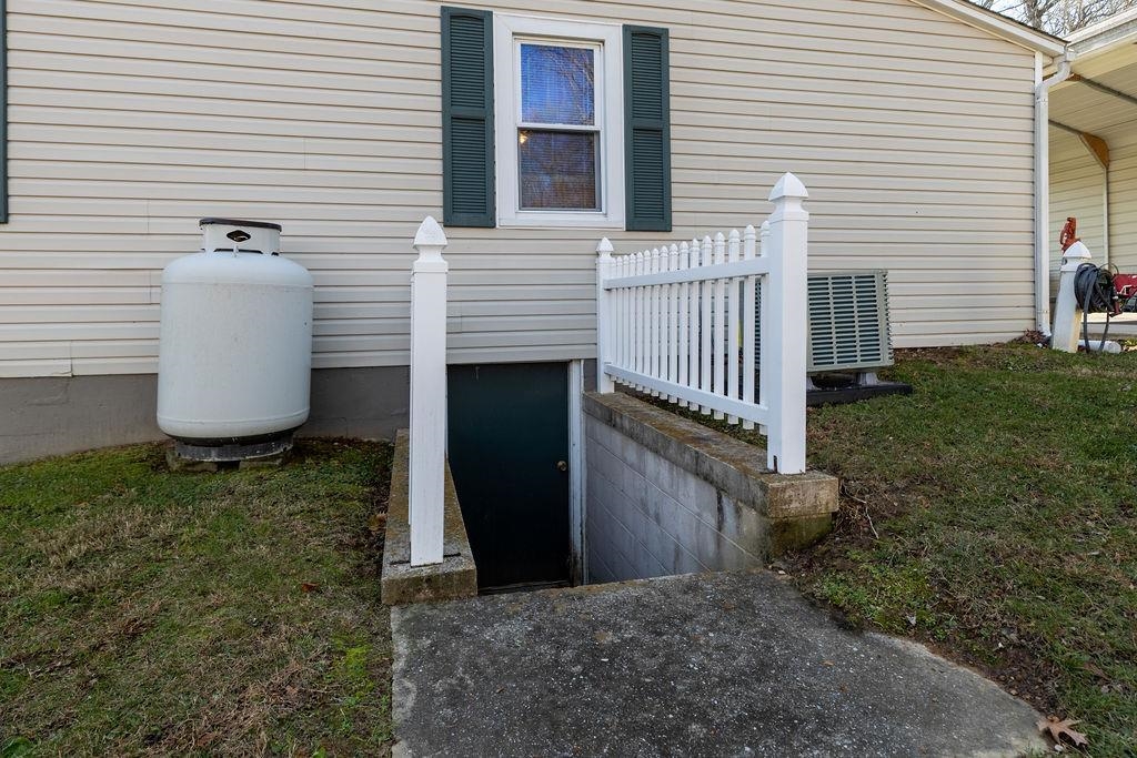 115 OLD HERMITAGE RD, WAYNESBORO, Virginia 22980, 3 Bedrooms Bedrooms, ,2 BathroomsBathrooms,Residential,115 OLD HERMITAGE RD,671633 MLS # 671633