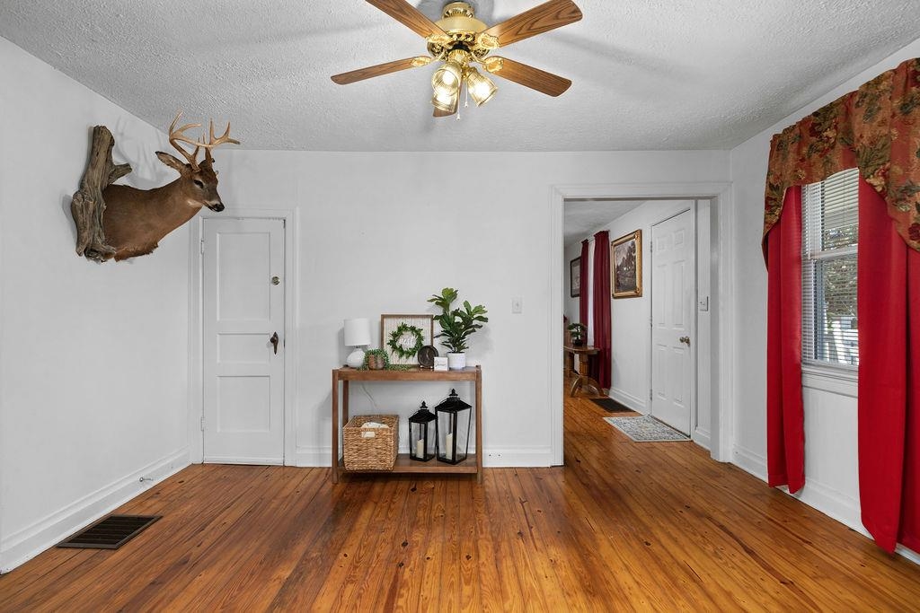 115 OLD HERMITAGE RD, WAYNESBORO, Virginia 22980, 3 Bedrooms Bedrooms, ,2 BathroomsBathrooms,Residential,115 OLD HERMITAGE RD,671633 MLS # 671633