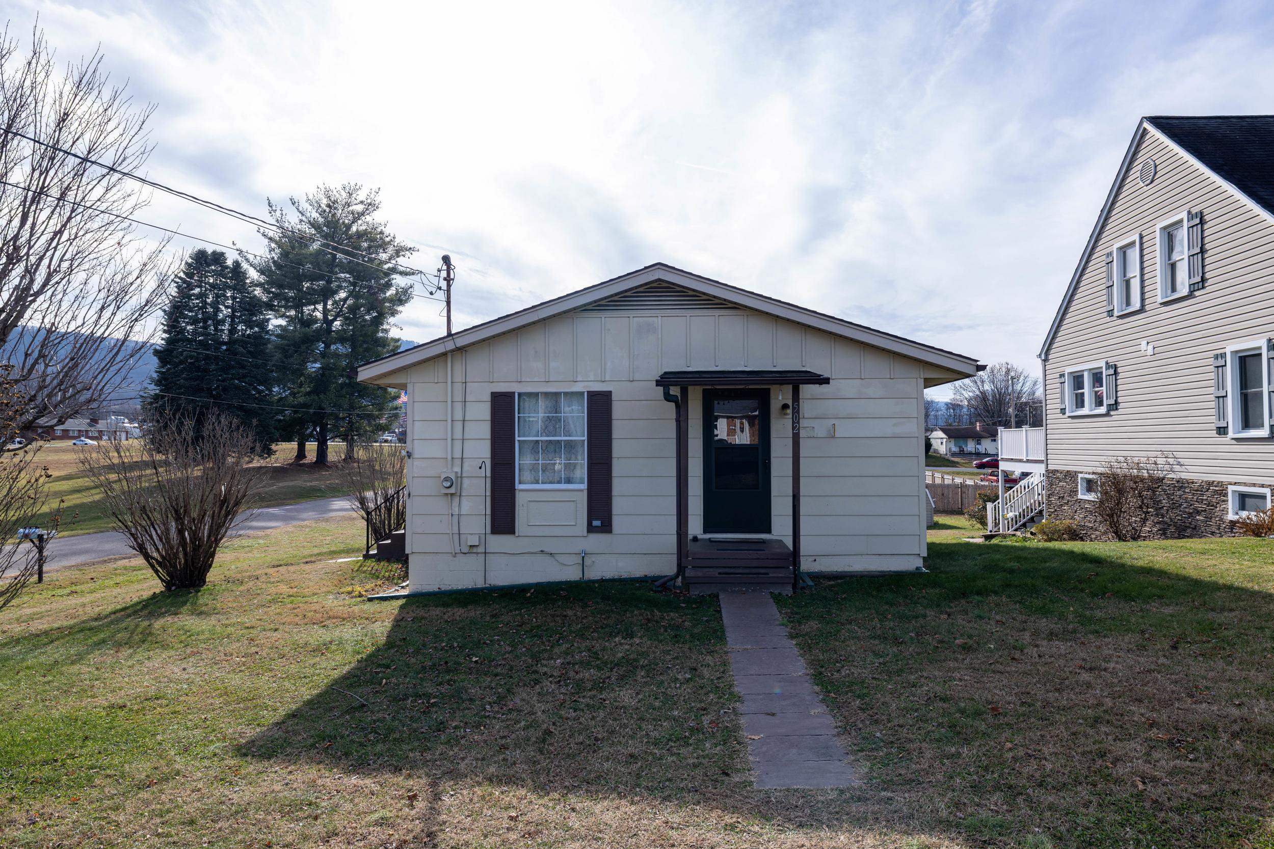 502 SEVENTH ST, ELKTON, Virginia 22827, 3 Bedrooms Bedrooms, ,1 BathroomBathrooms,Residential,502 SEVENTH ST,671634 MLS # 671634 502 SEVENTH ST, ELKTON, Virginia 22827, 3 Bedrooms Bedrooms, ,1 BathroomBathrooms,Residential,502 SEVENTH ST,671634 MLS # 671634