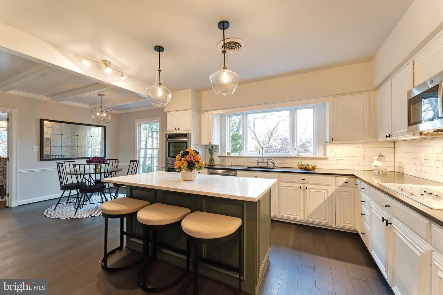 706 BLUEBERRY HILL RD, MCLEAN, Virginia 22101, 4 Bedrooms Bedrooms, ,4 BathroomsBathrooms,Residential,For sale,706 BLUEBERRY HILL RD,VAFX2274870 MLS # VAFX2274870