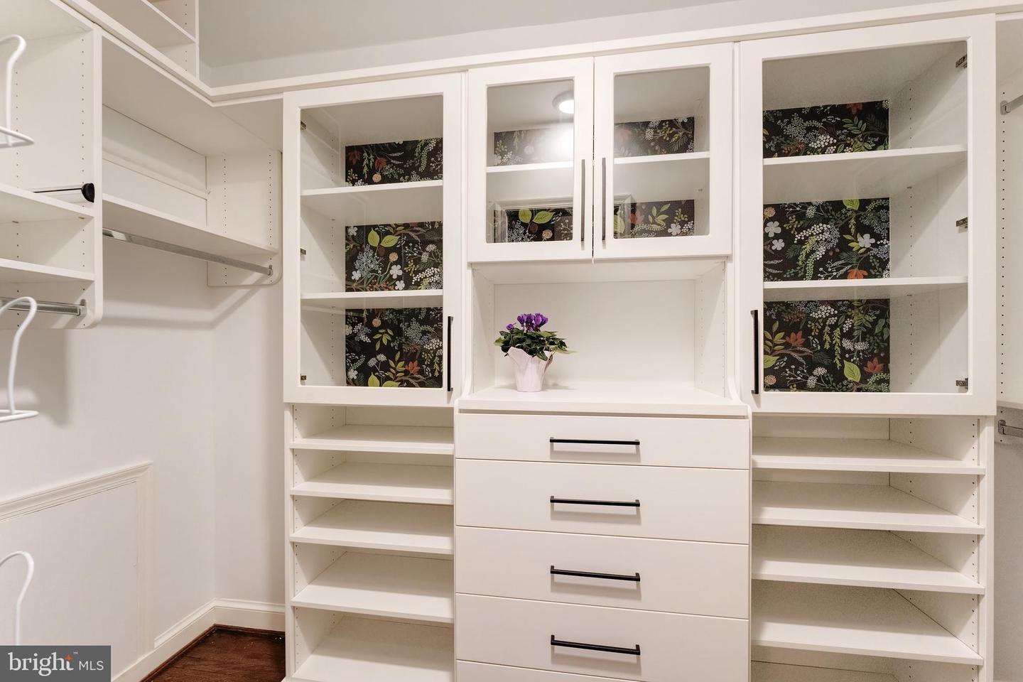 706 BLUEBERRY HILL RD, MCLEAN, Virginia 22101, 4 Bedrooms Bedrooms, ,4 BathroomsBathrooms,Residential,For sale,706 BLUEBERRY HILL RD,VAFX2274870 MLS # VAFX2274870